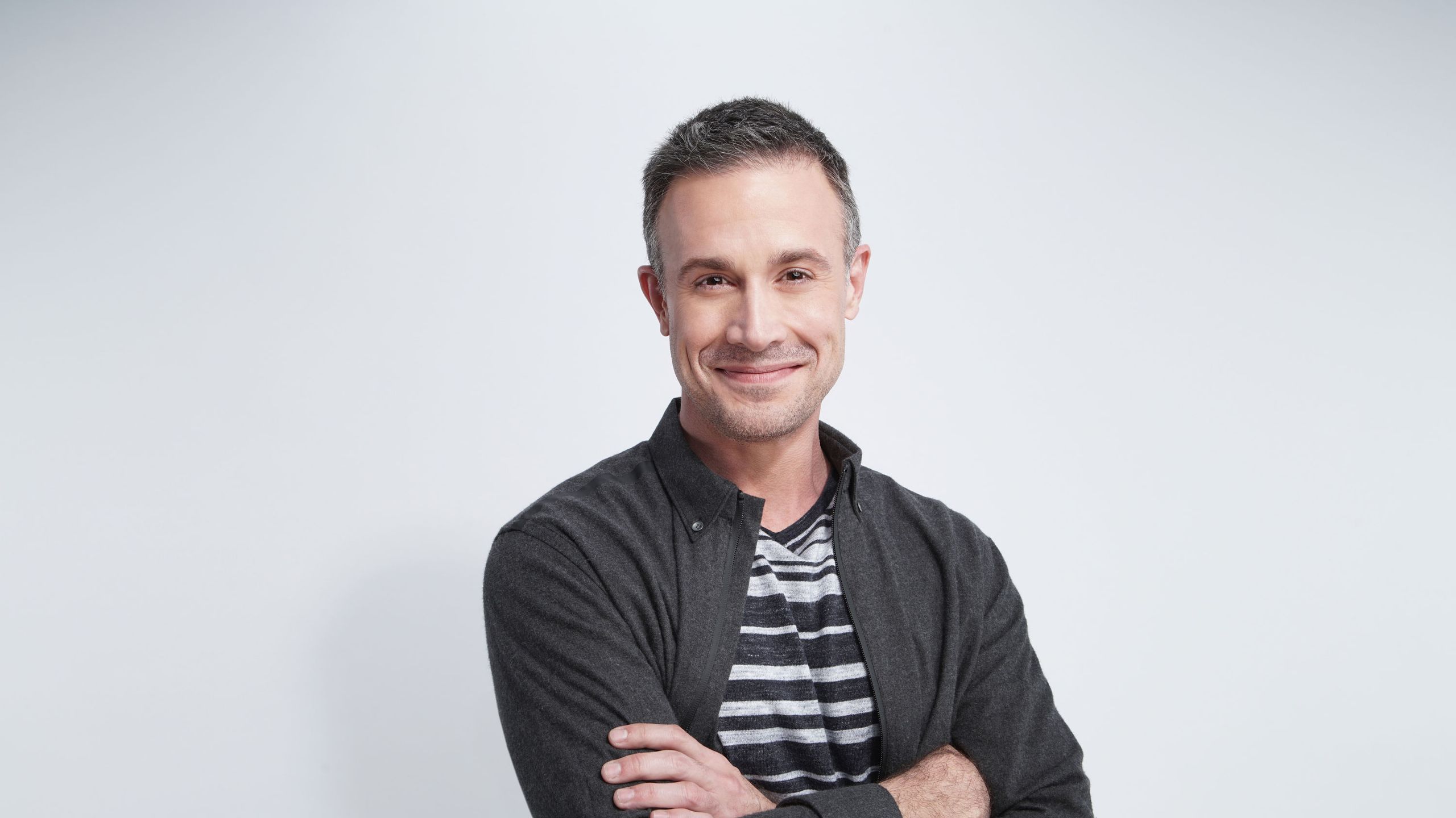 2560x1440 Freddie Prinze, Jr. Has a Cookbook (and Loves Chiles) Appétit. Bon Appétit