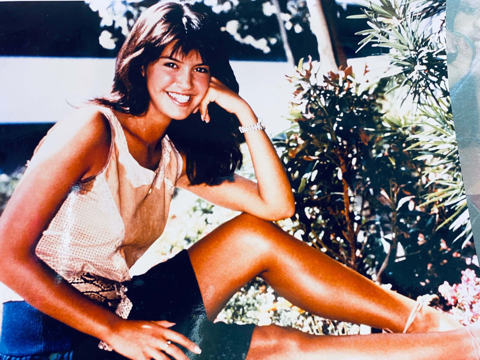 1600x1200 Download Phoebe Cates in an elegant pose Wallpaper