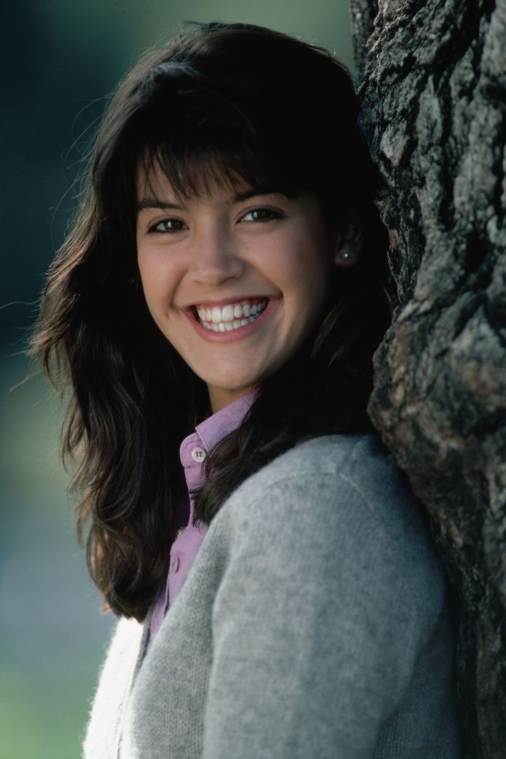 736x1102 Phoebe Cates HD