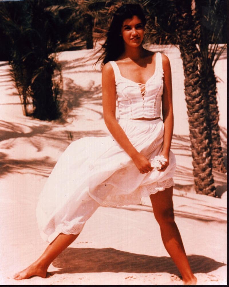800x1000 Phoebe Cates On Beach In White Skirt And Top Photo Print (8 x 10) # MVM57379 : Hogar y Cocina