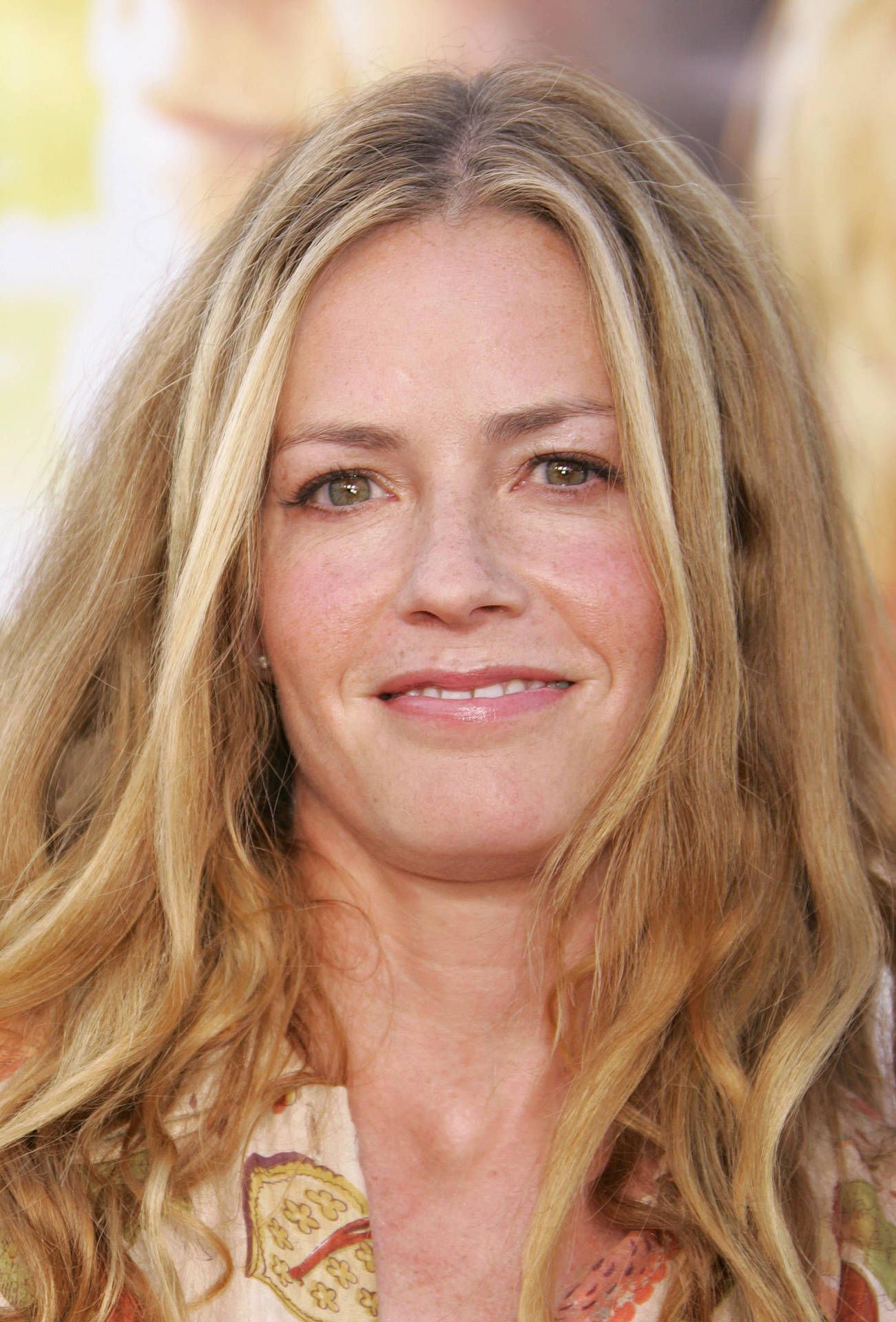 1301x1920 Download Close Up View Of Elisabeth Shue With Blonde Hair Smiling Wallpaper