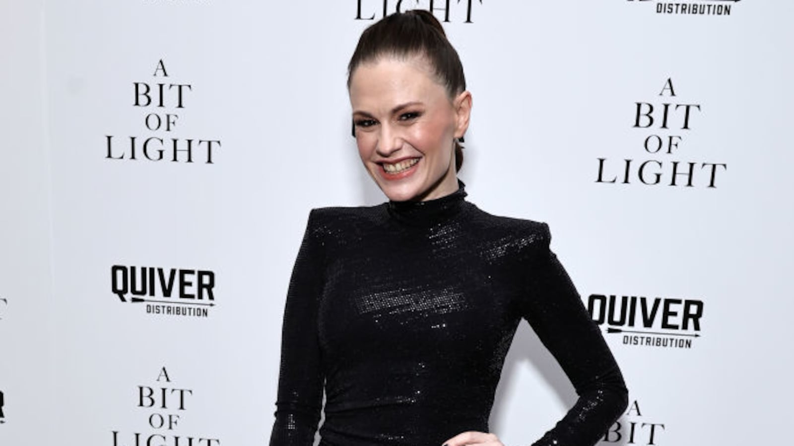 1600x900 Anna Paquin Walks With Cane at Film Premiere Amid 'Difficult' Health Battle