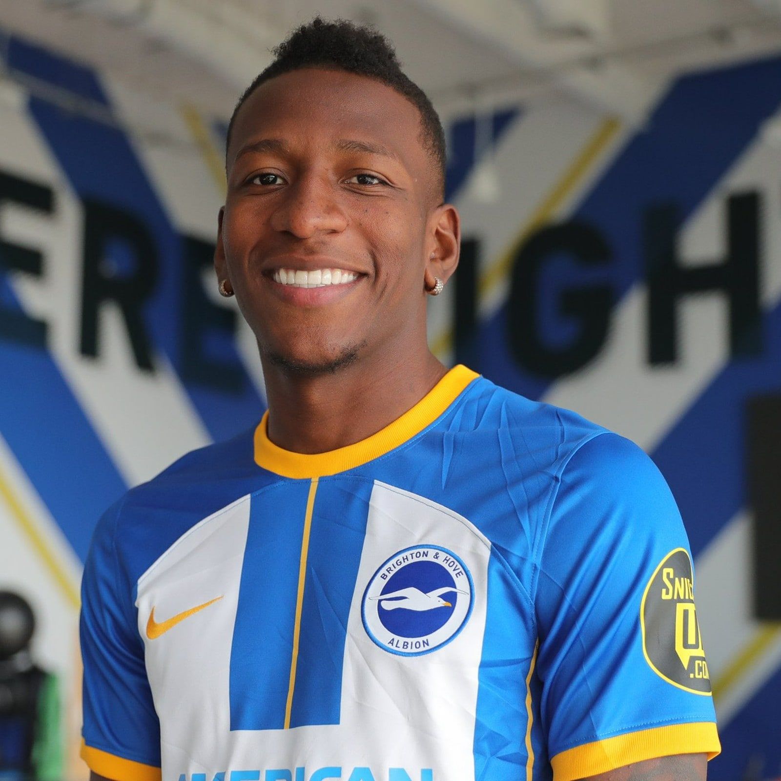 1600x1600 Transfer News: Brighton Sign Ecuador Defender Pervis Estupinan From Villarreal