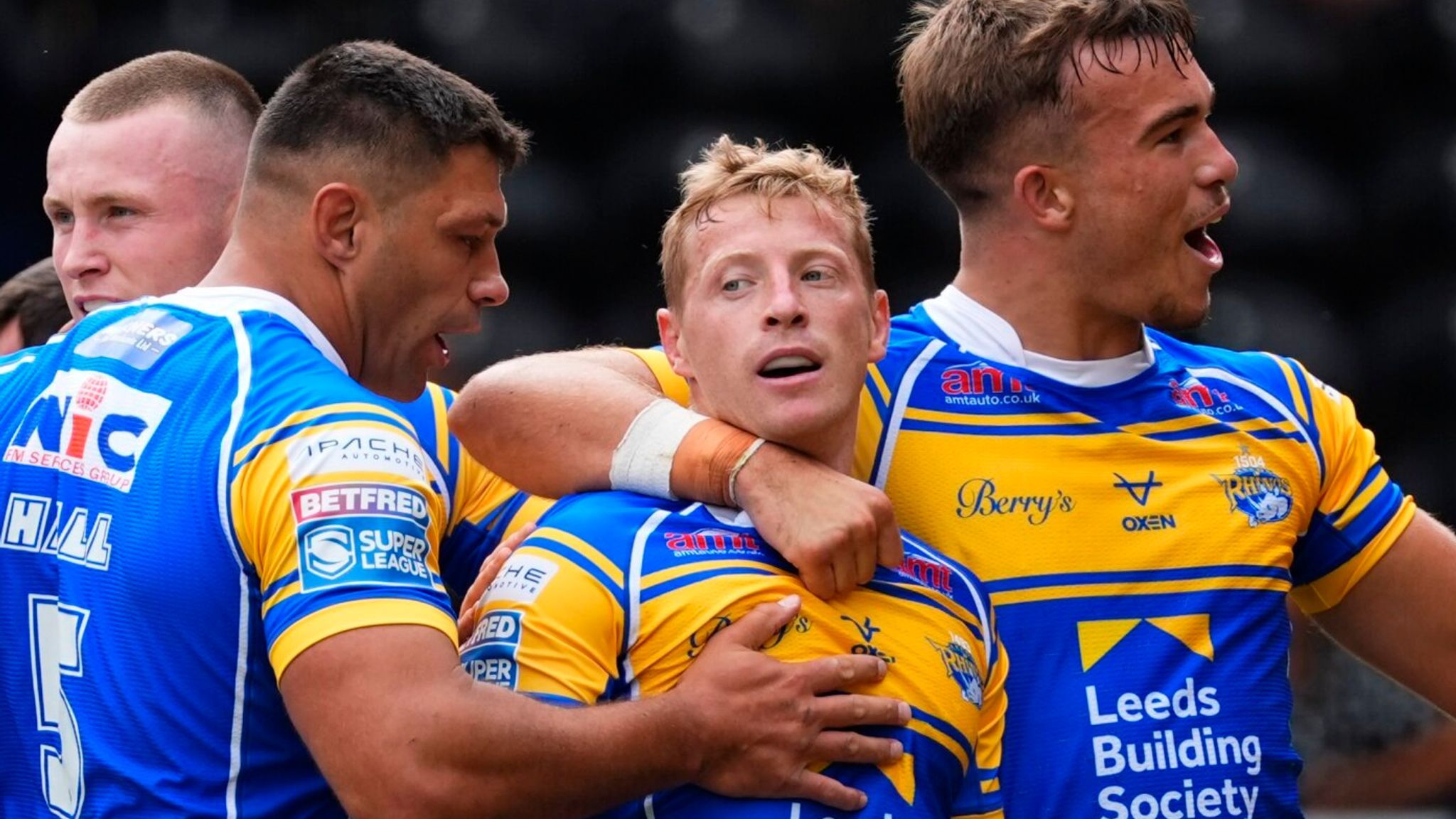 2048x1152 Super League: Leeds Rhinos run in 11 tries against Castleford Tigers as Hull FC beat Leigh Leopards. Rugby League News