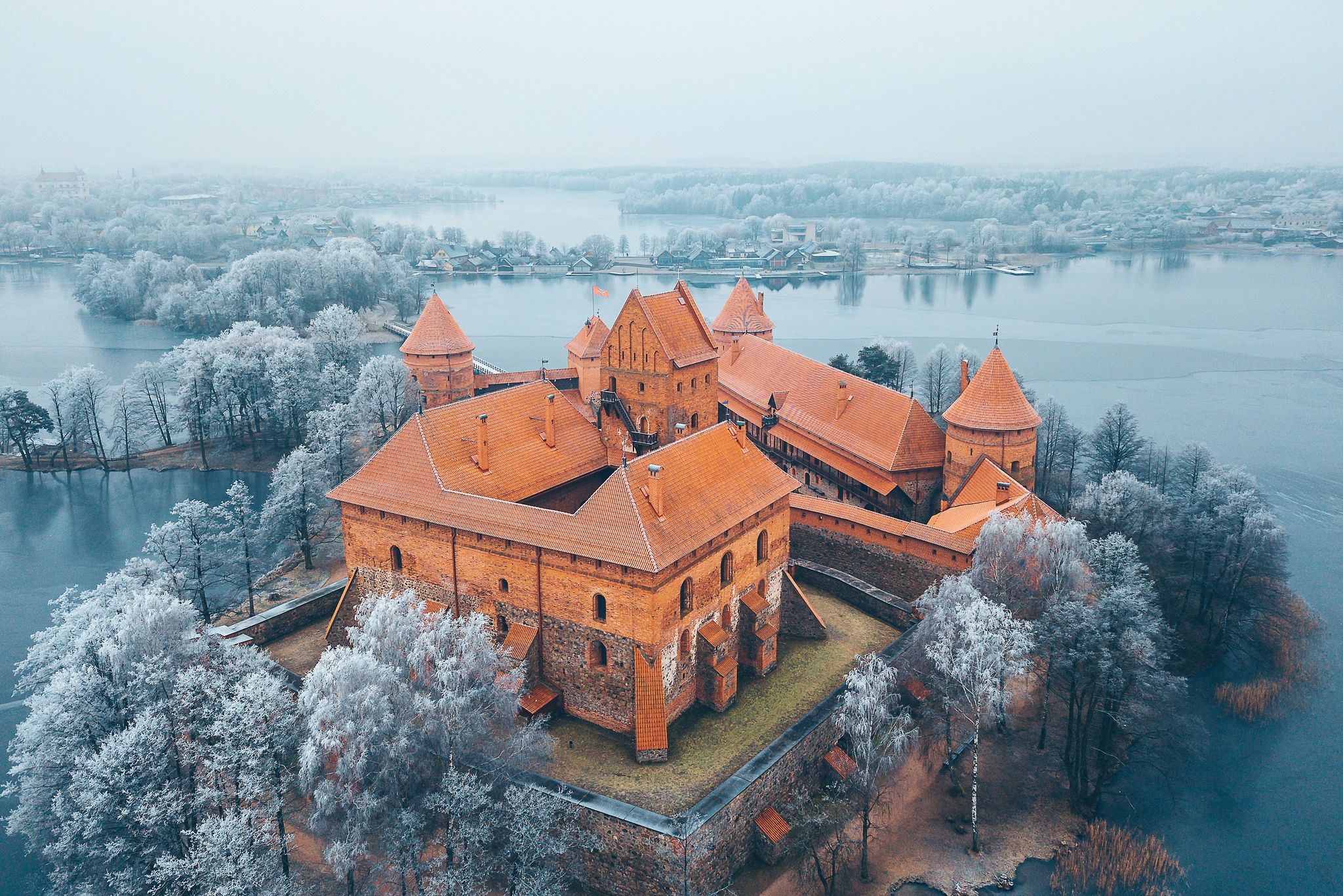 2048x1366 Wallpaper Trakai, Lithuania, Island Castle for mobile and desktop, section разное, resolution 2048x1366