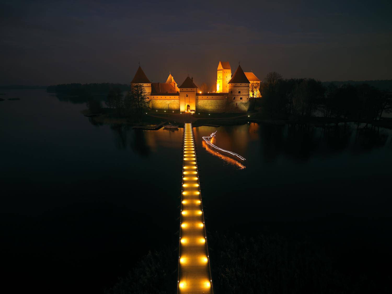 1500x1126 Download Lithuania Trakai Island Castle At Night Wallpaper