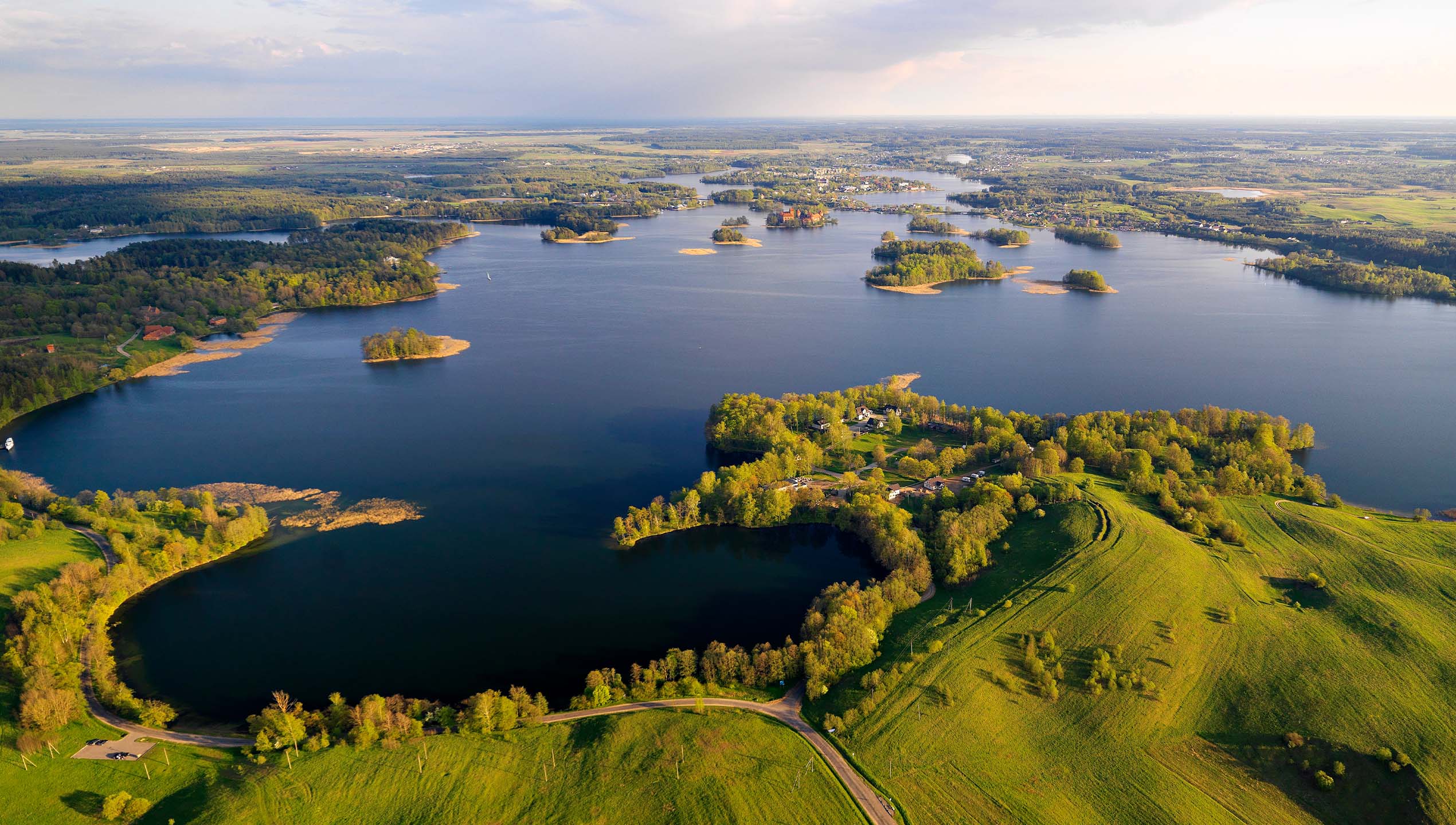 2540x1440 Trakai Lakes