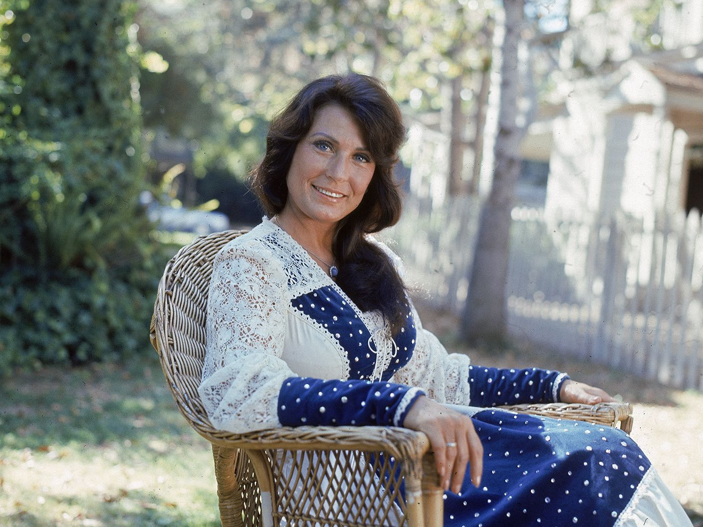 1400x1050 Loretta Lynn: If you're good to the ghosts, they'll be good to you
