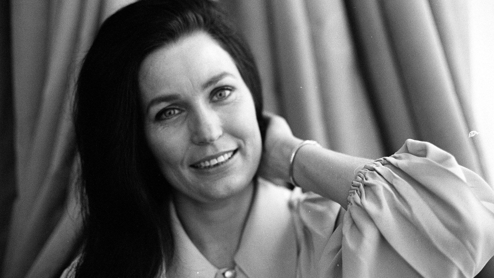 1600x900 Loretta Lynn's 'Alone With You': See 'Wilburn Brothers' Performance