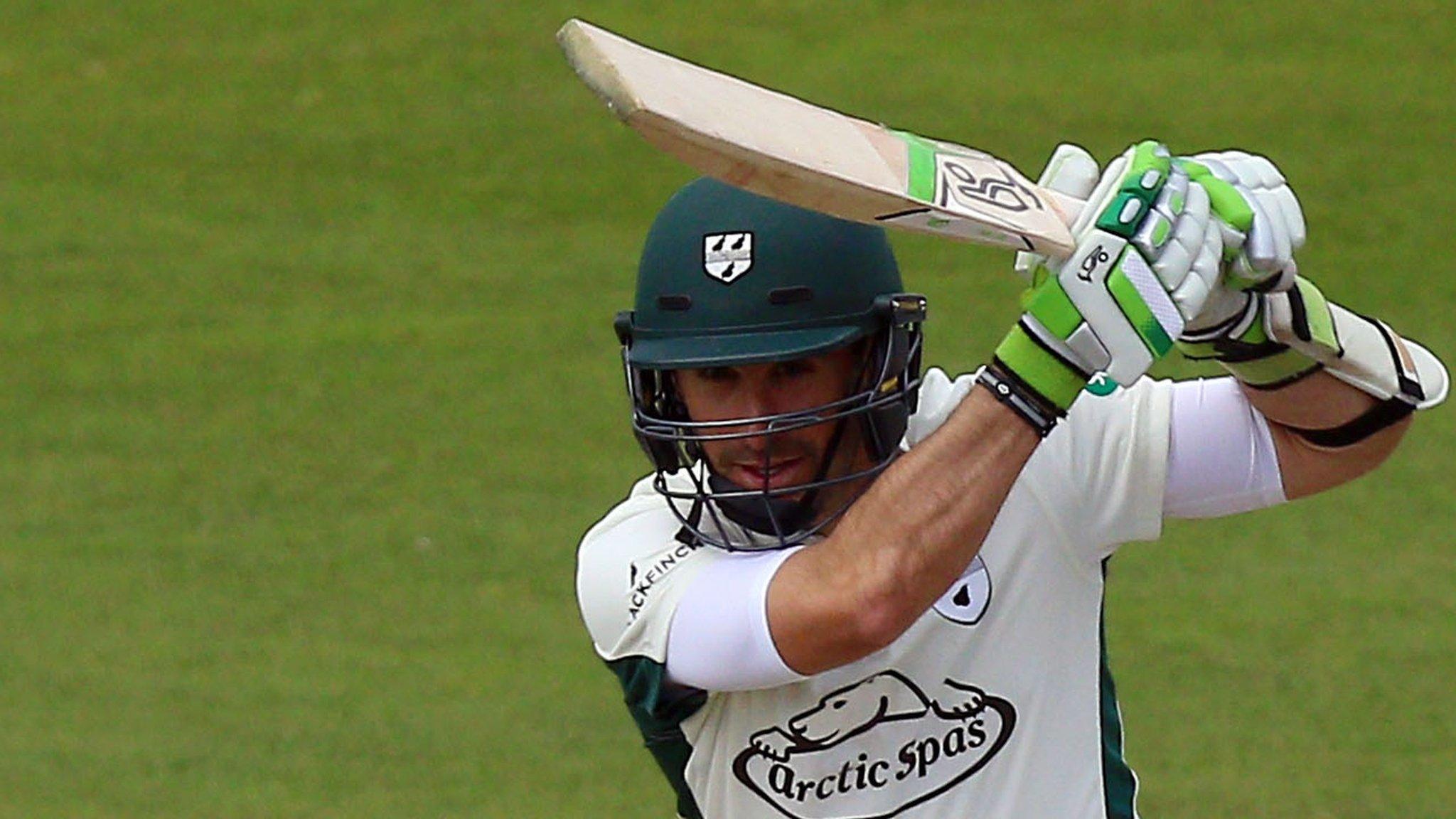 2048x1152 Mitchell Santner: Worcestershire Re Sign New Zealand All Rounder