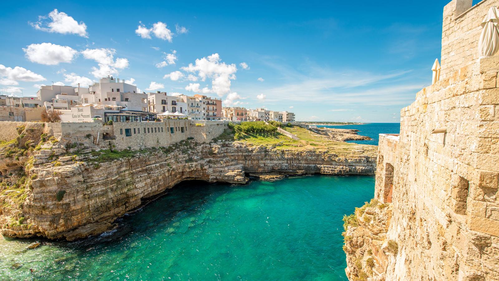 1600x900 Salento during fall, deep blue sea