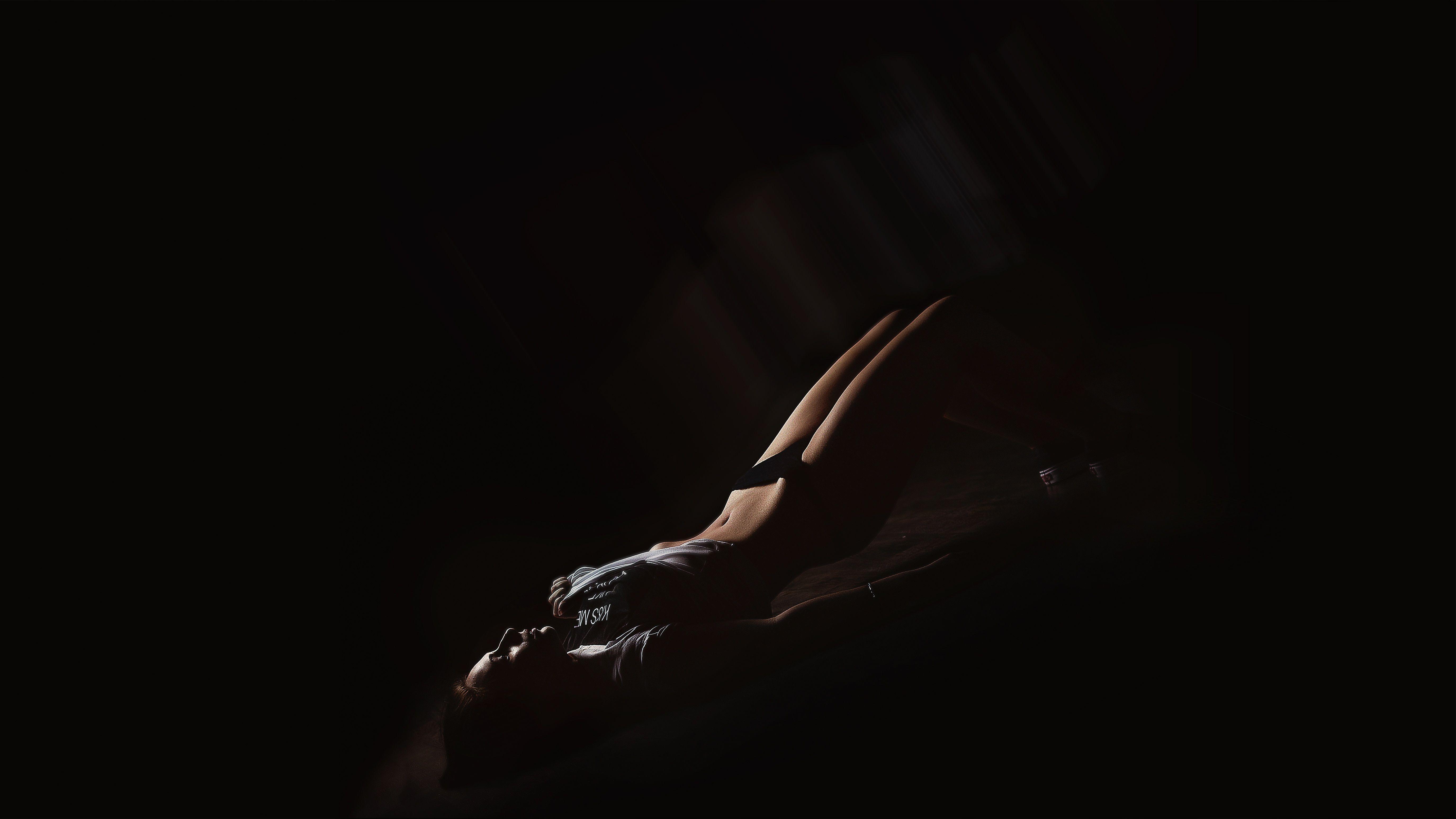 5500x3094 Girl Photo Shoot Dark Room 5K Wallpaper and Free Stock