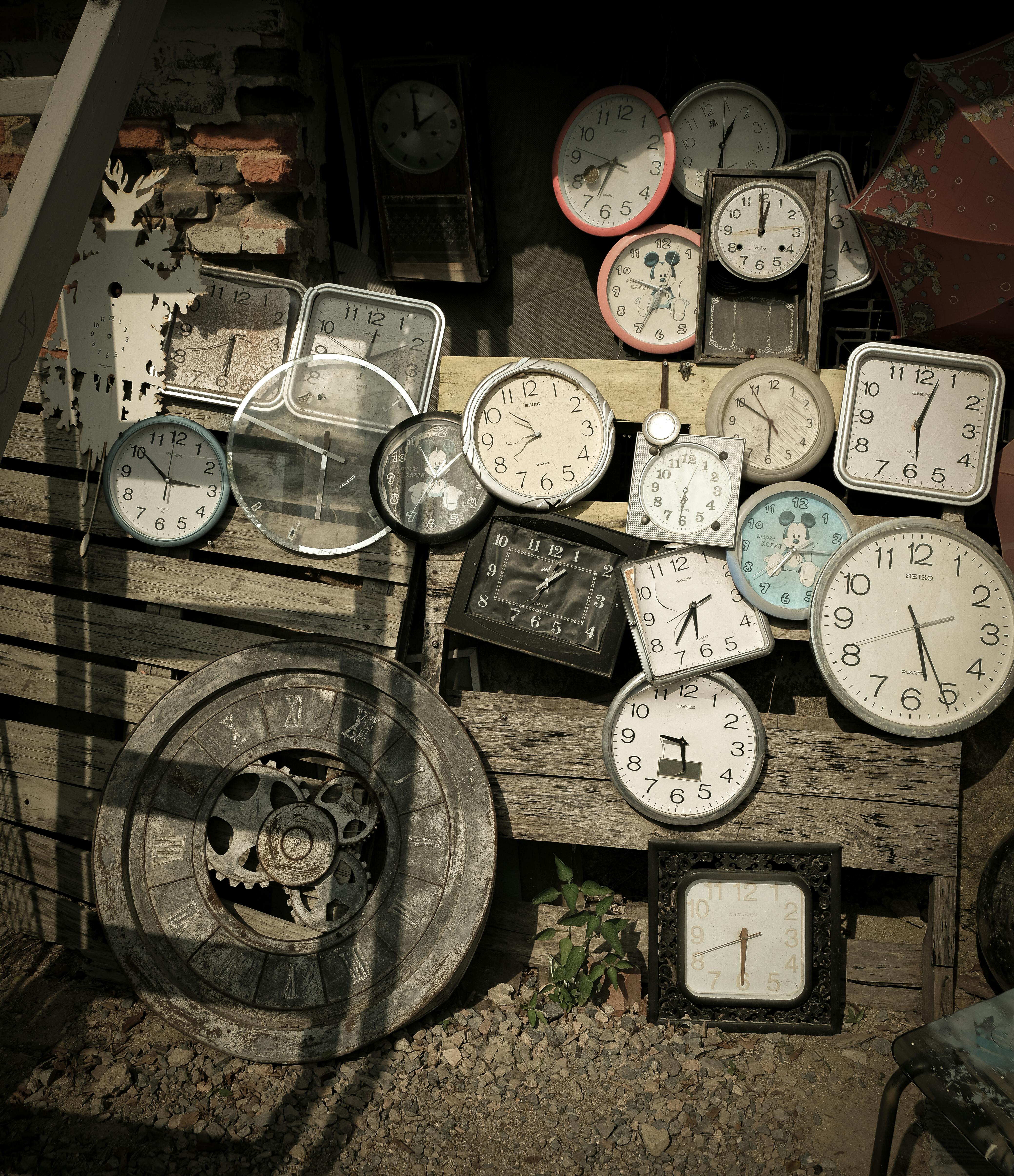 4160x4824 Collection of Clocks · Free