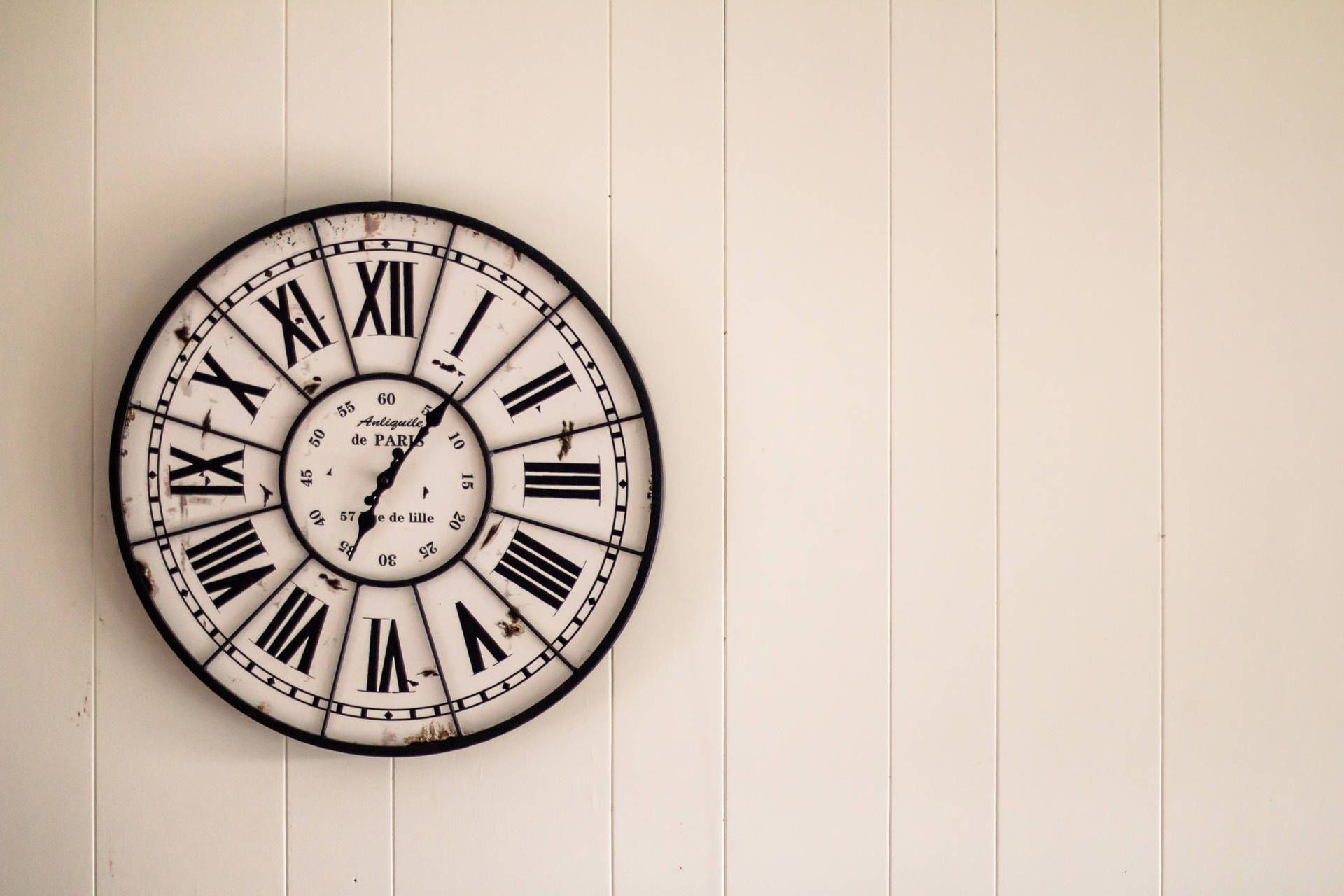 1920x1280 Download Timeless Elegance Wall Clock Wallpaper