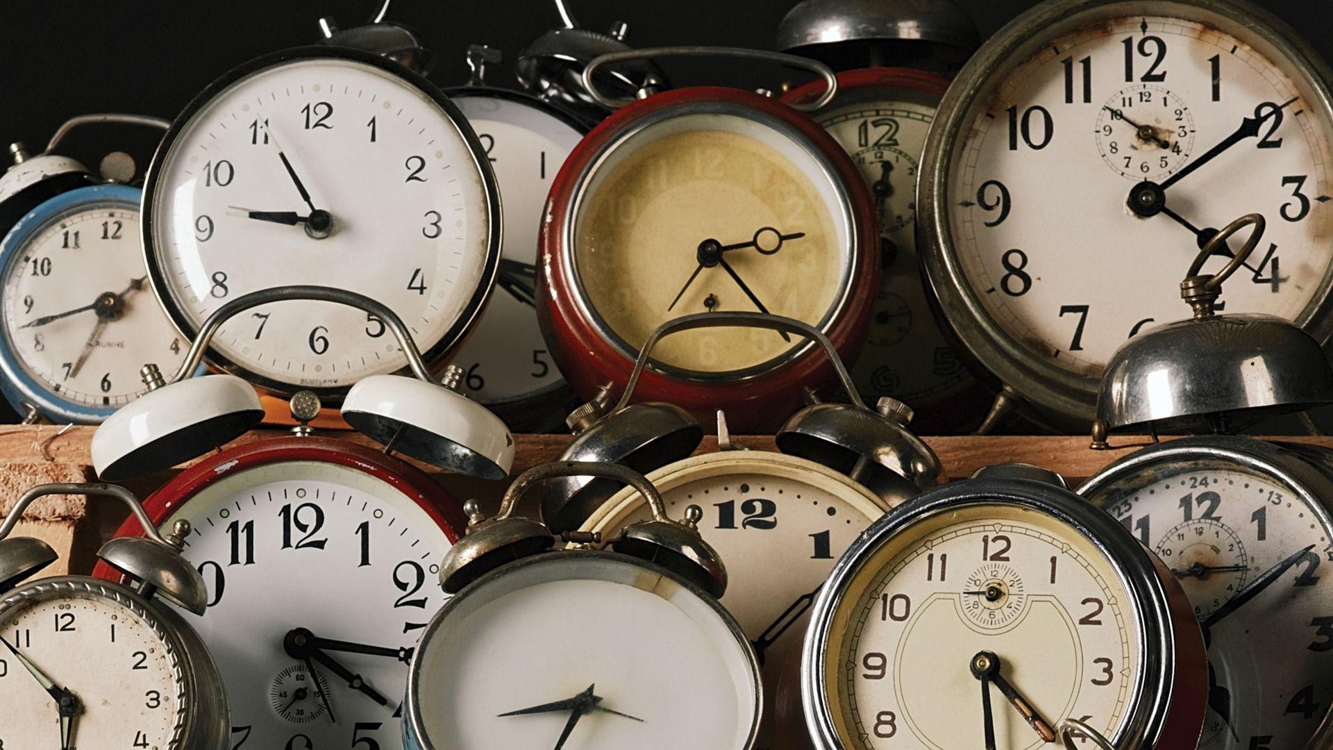 1920x1080 Vintage Alarm Clock Wallpaper