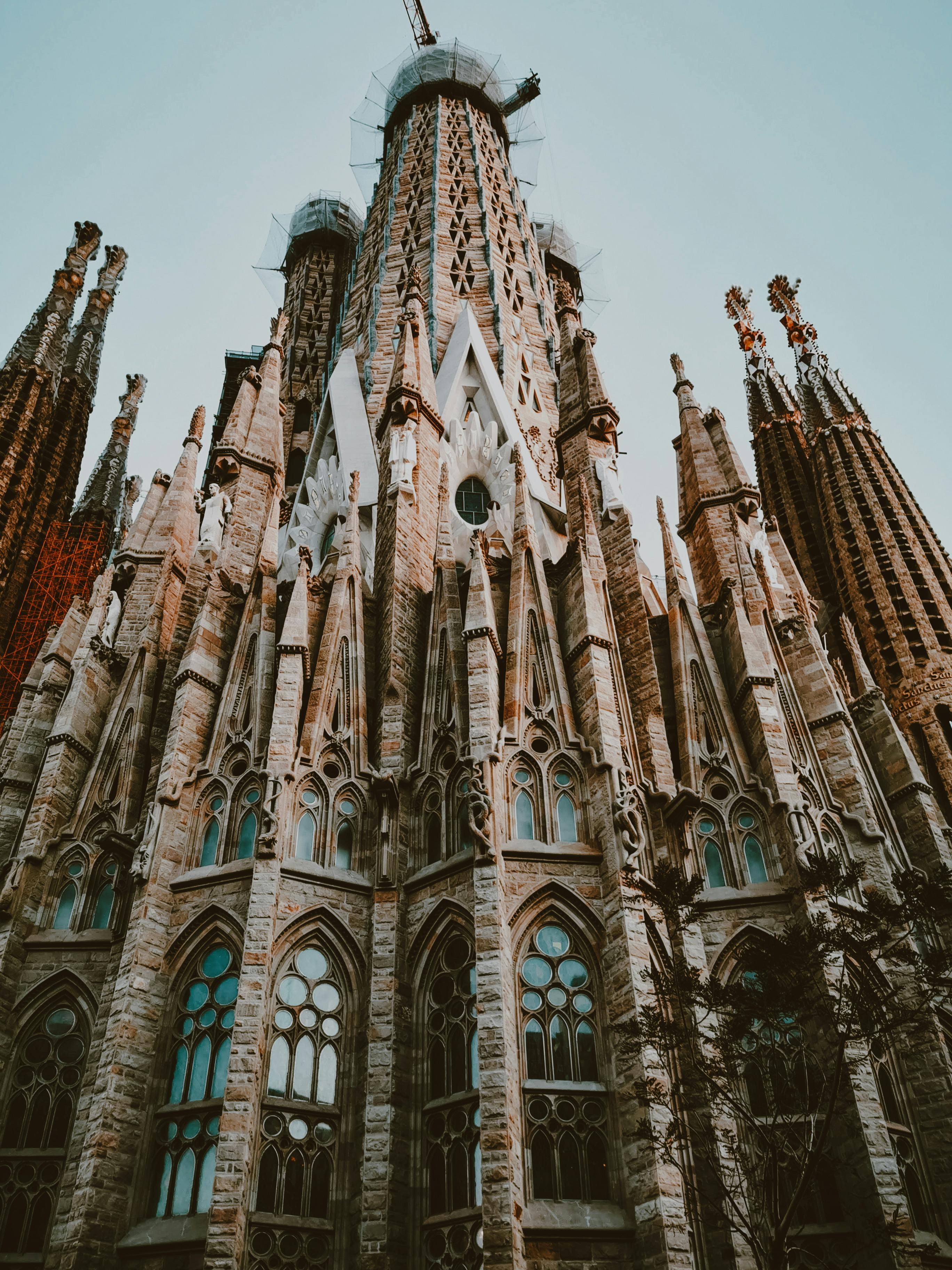2736x3648 Color Tinted Photo of La Sagrada Familia Cathedral in Barcelona · Free
