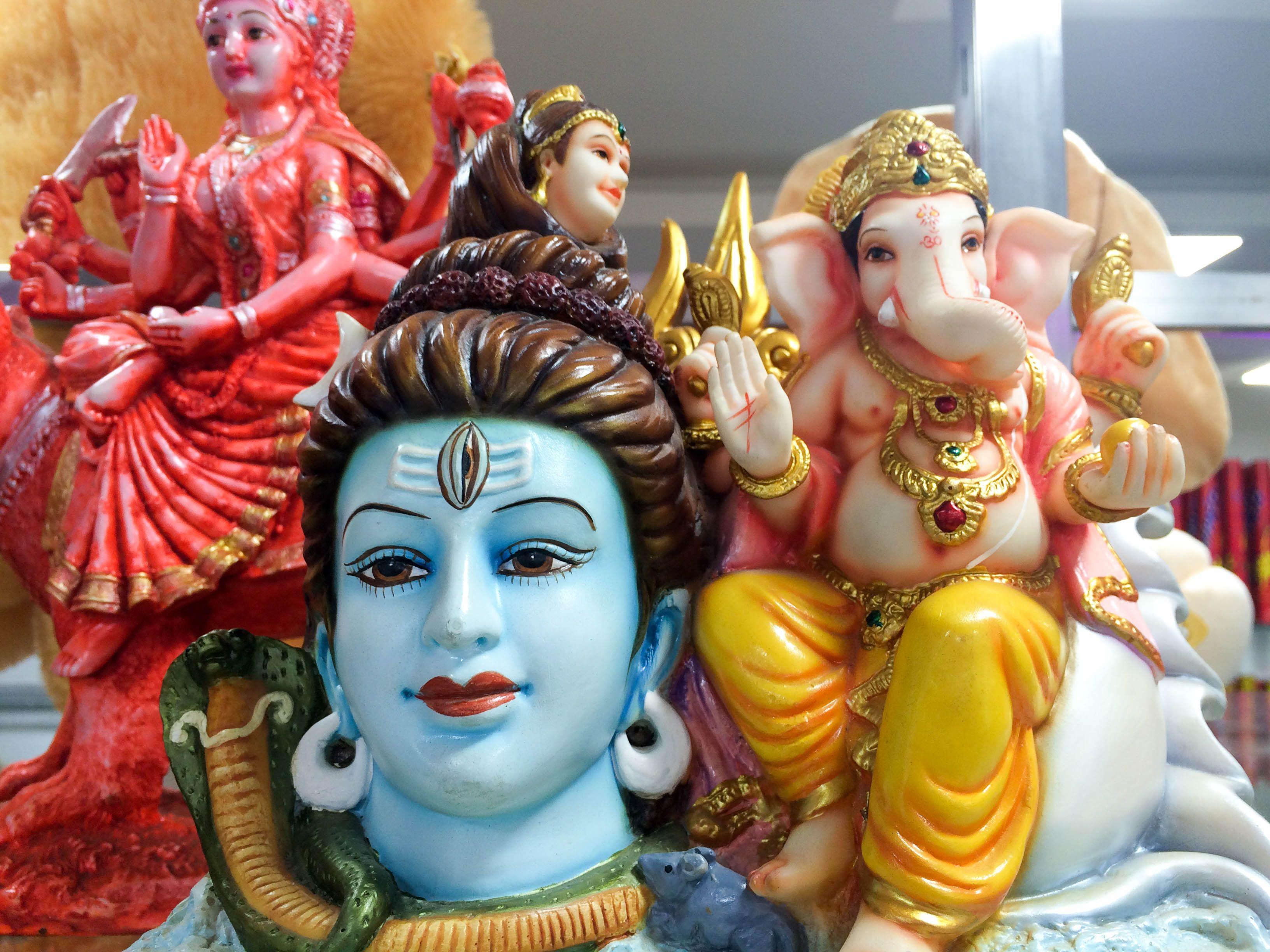 3264x2448 Shiva Parvati Ganesha Image statuette representing Lord