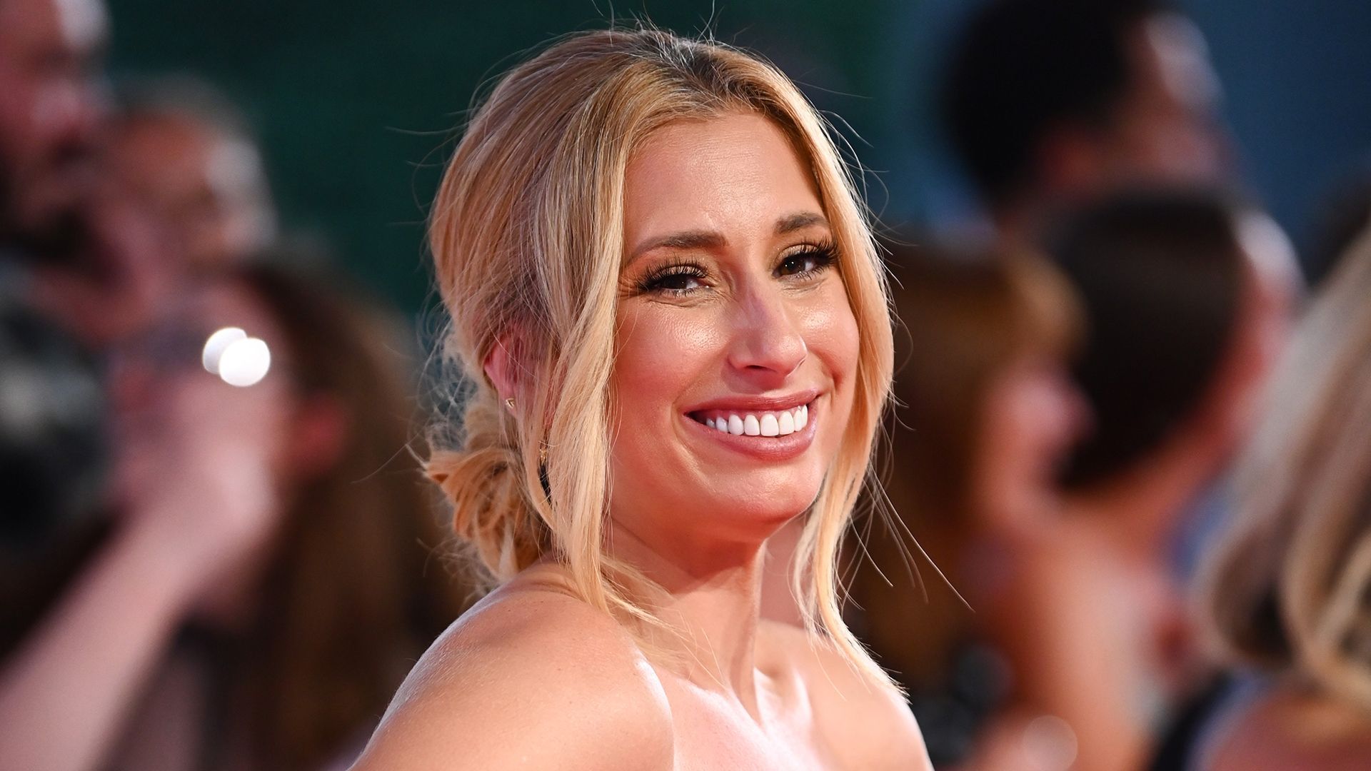 1920x1080 Stacey Solomon shows off toned midriff in crop top following health overhaul. HELLO!