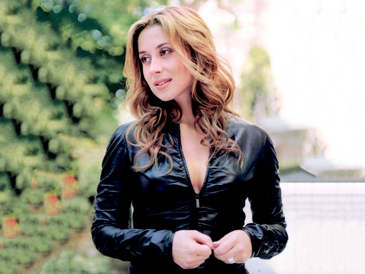 1200x900 Lara Fabian Wallpaper