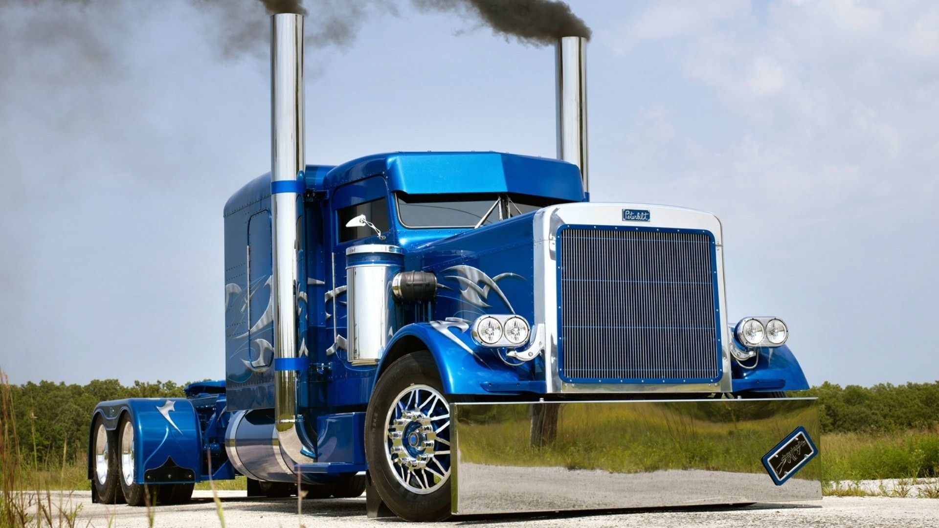 1920x1080 Beautiful big truck on the road