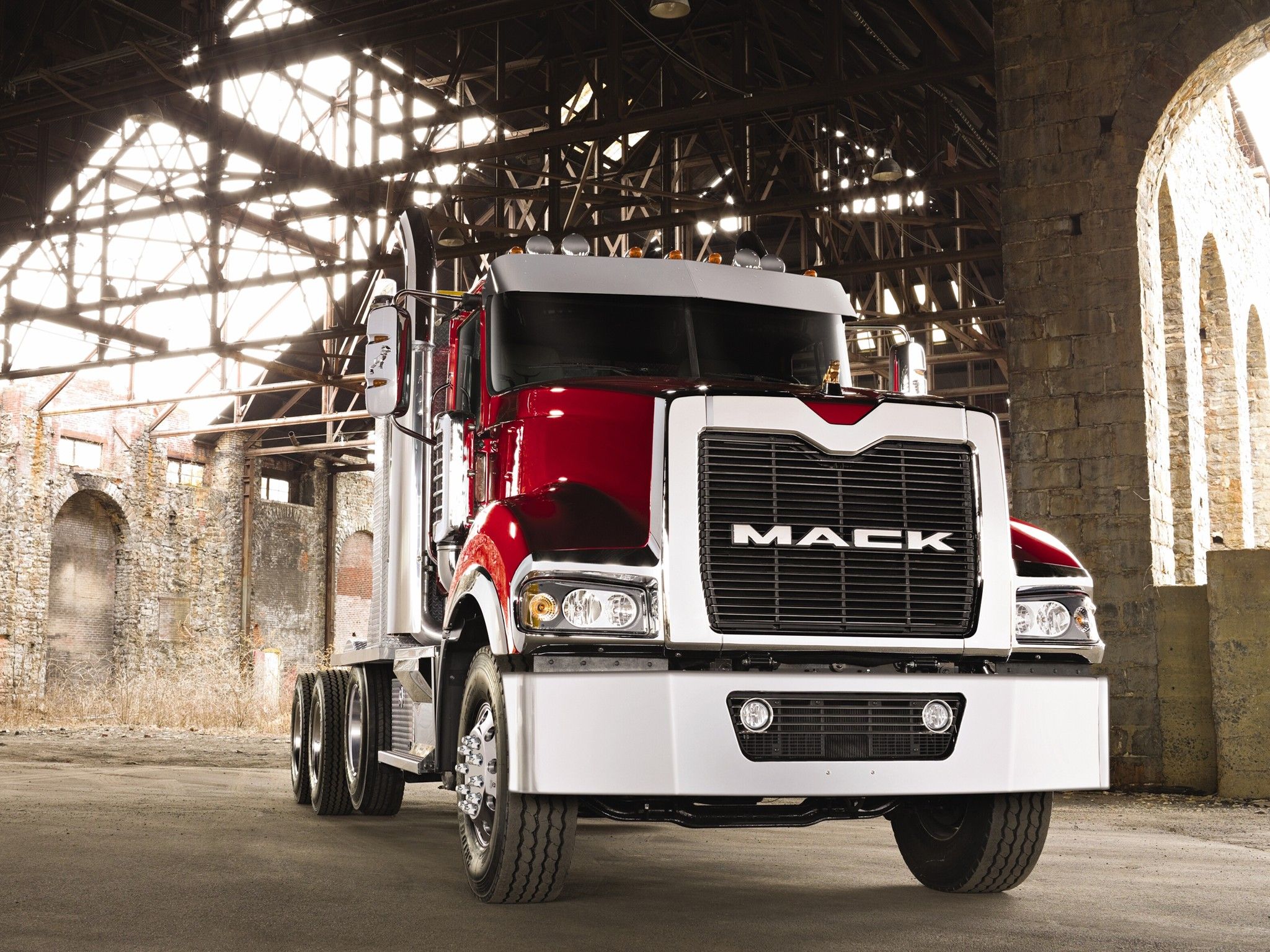 2048x1536 Mack Big Rig