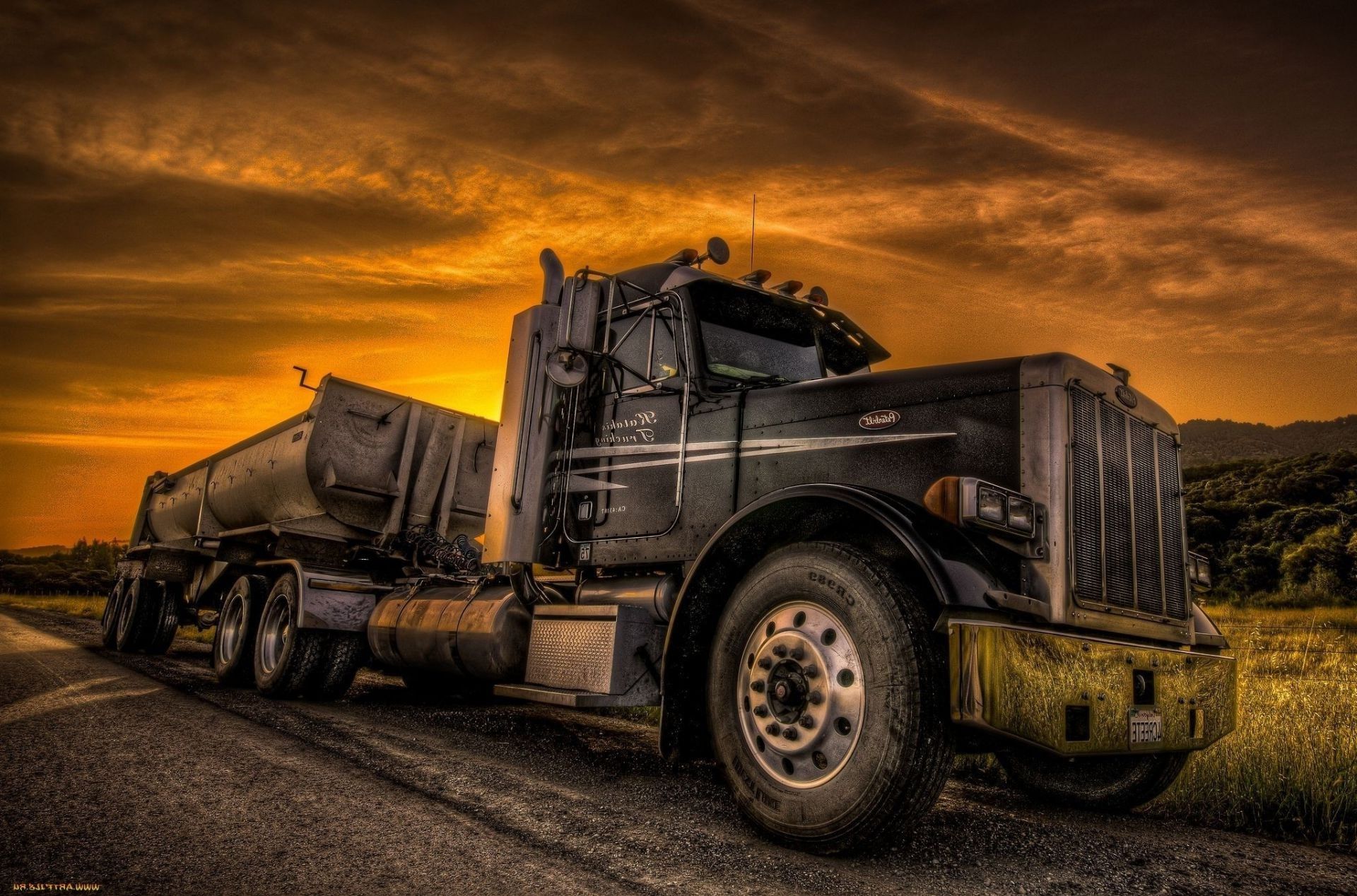 1920x1268 Truck wallpaper on telephone