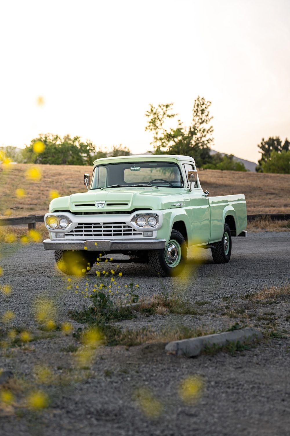 1000x1500 Old School Trucks Wallpaper