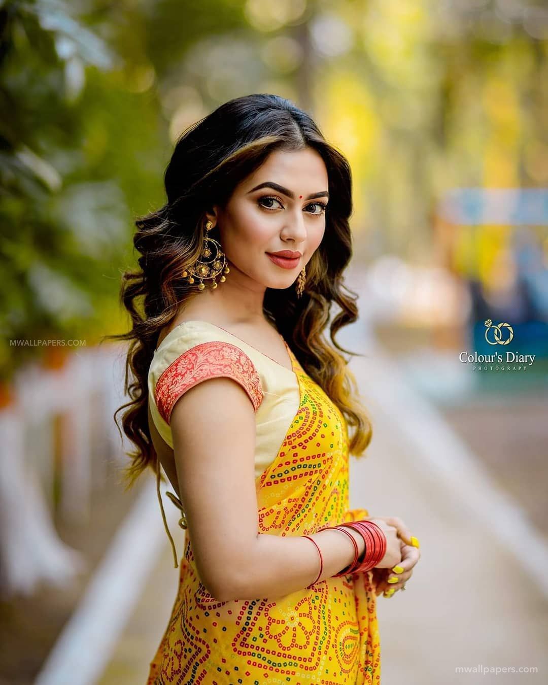 1080x1350 Nusrat Faria Wallpaper