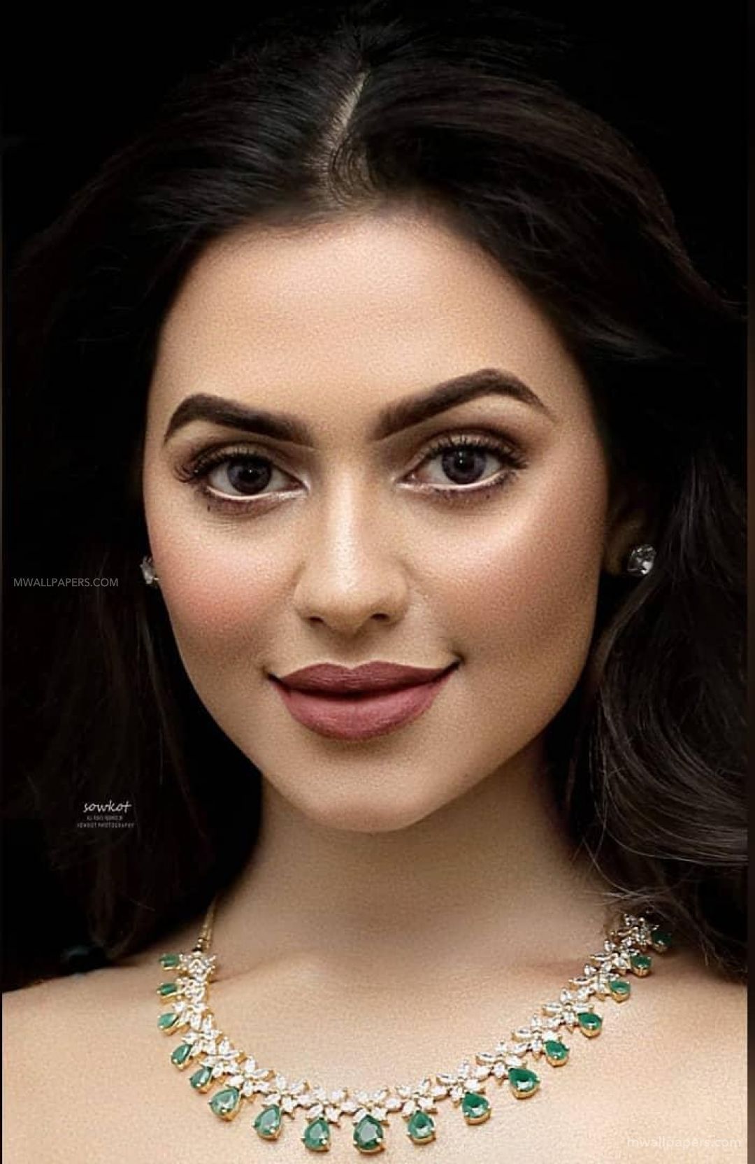 1080x1664 Nusrat Faria Wallpaper