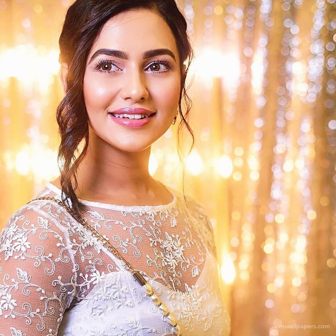 1080x1080 Nusrat Faria Wallpaper