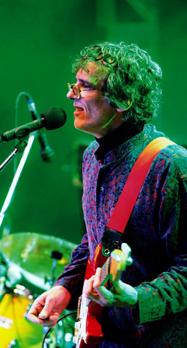 736x1372 Luis Alberto Spinetta)