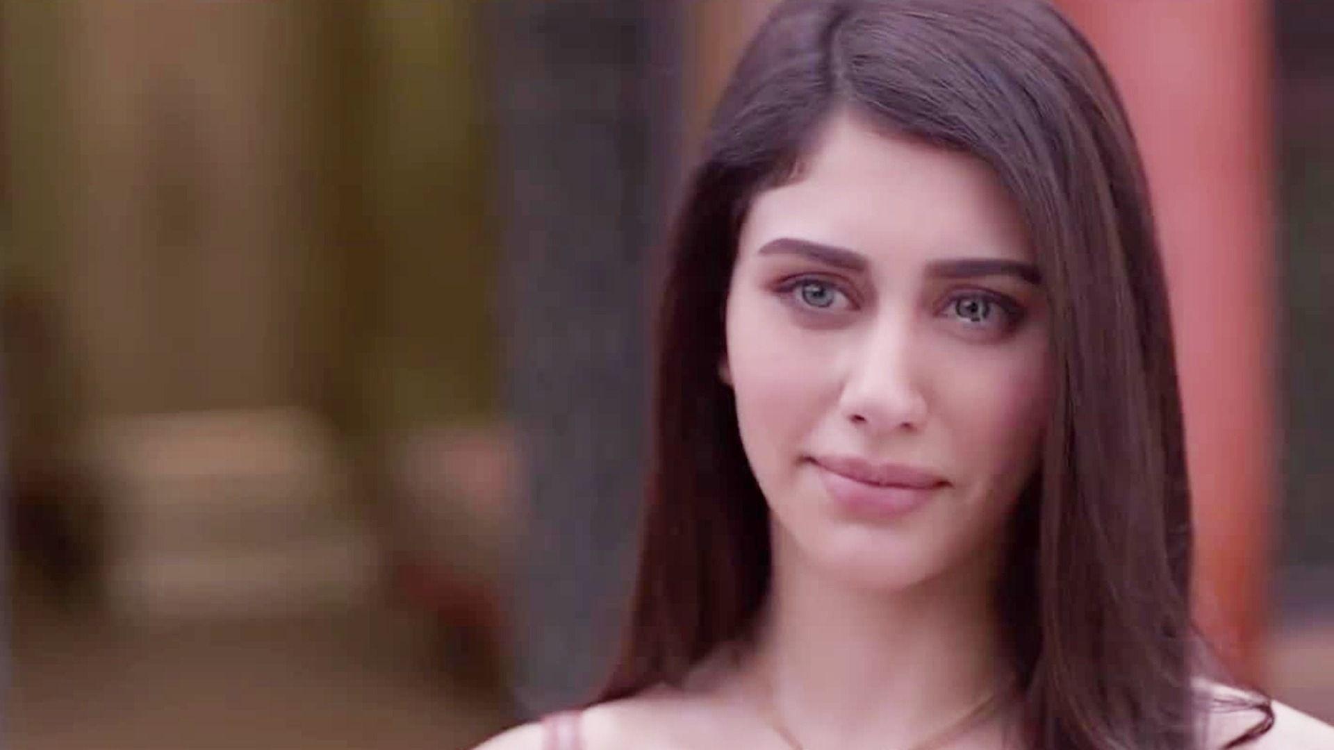 1920x1080 Warina Hussain Desktop Wallpaper 36665