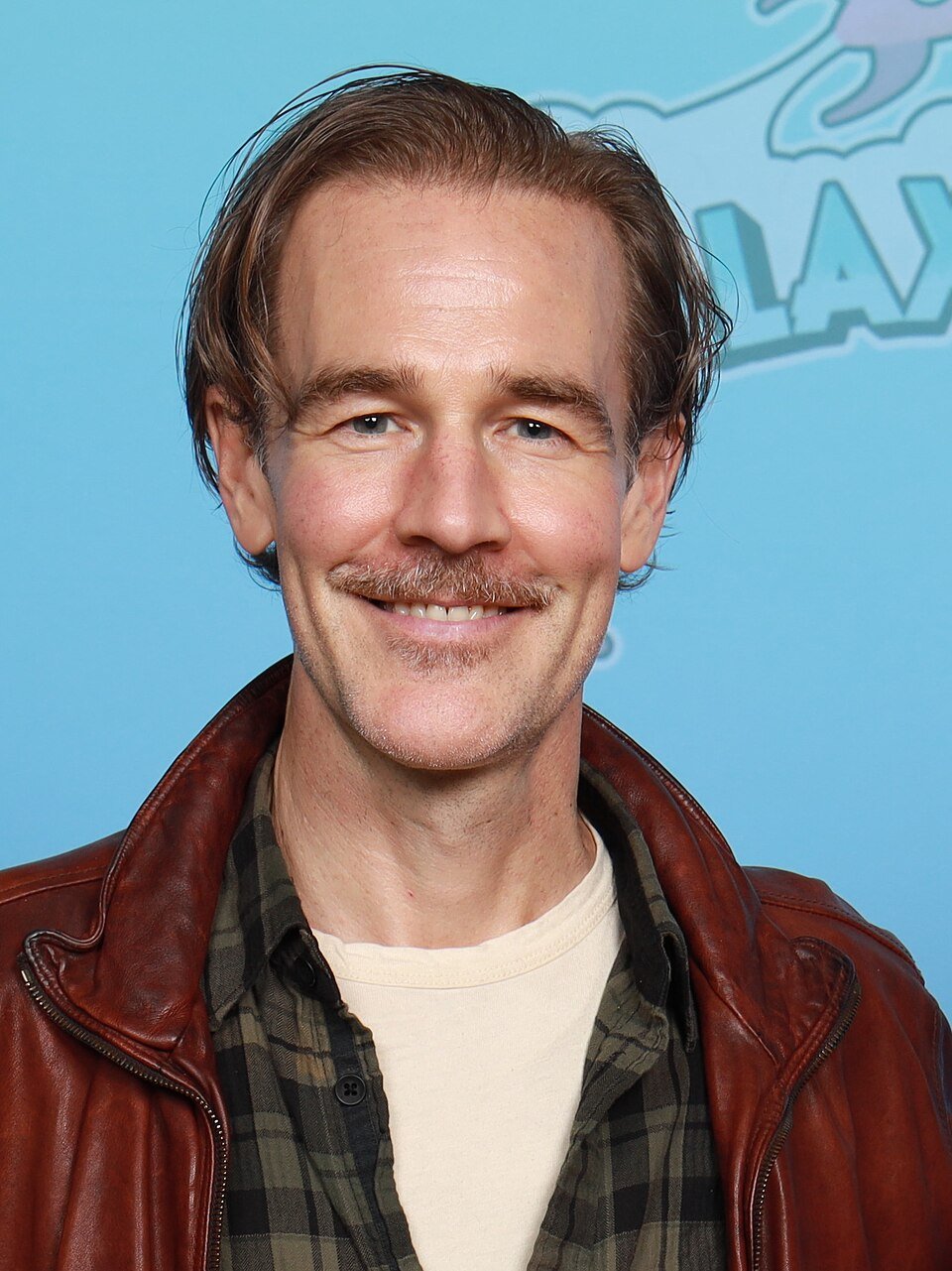 960x1281 James Van Der Beek