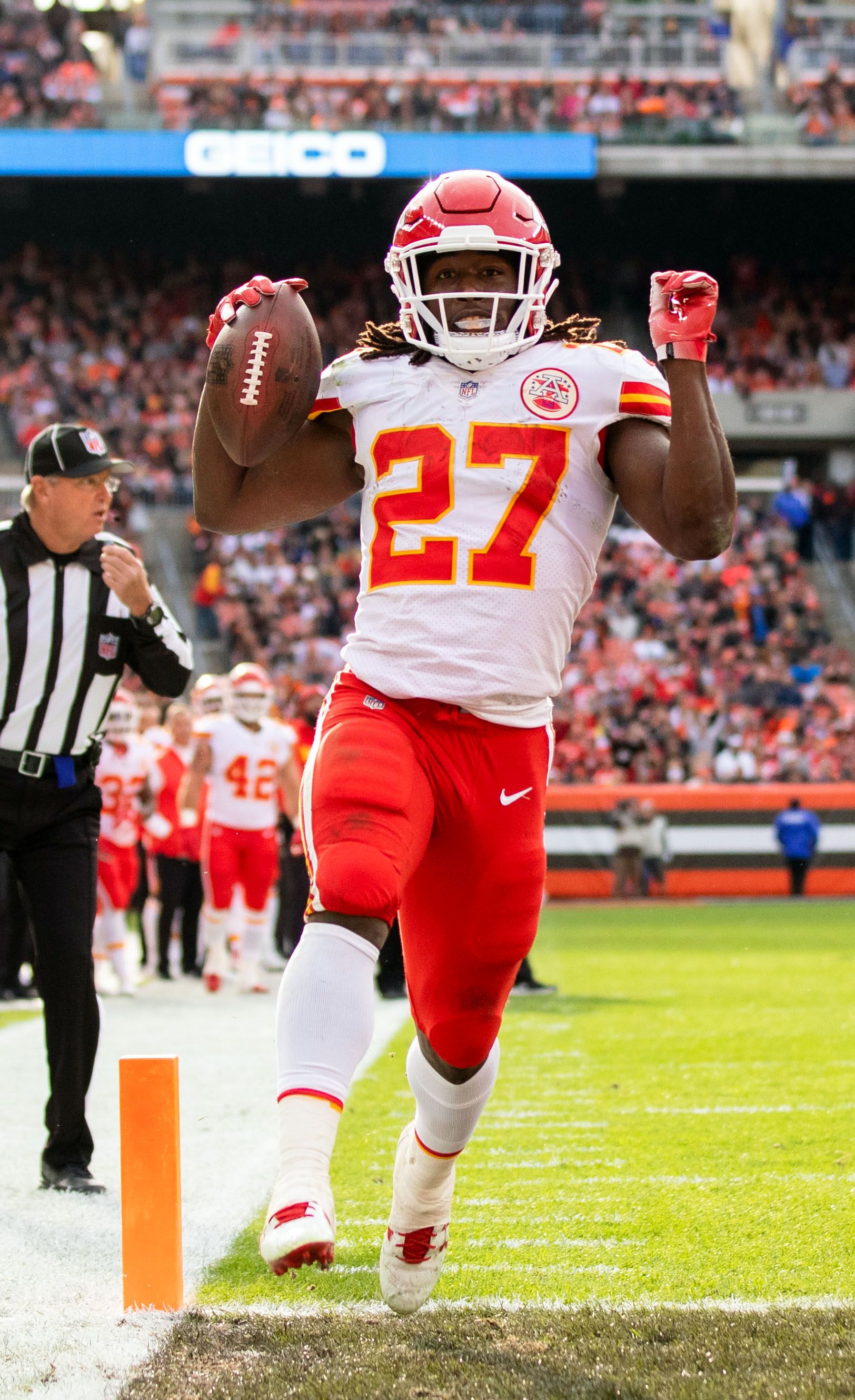 1624x2659 Details On Kareem Hunt's Deal With Browns