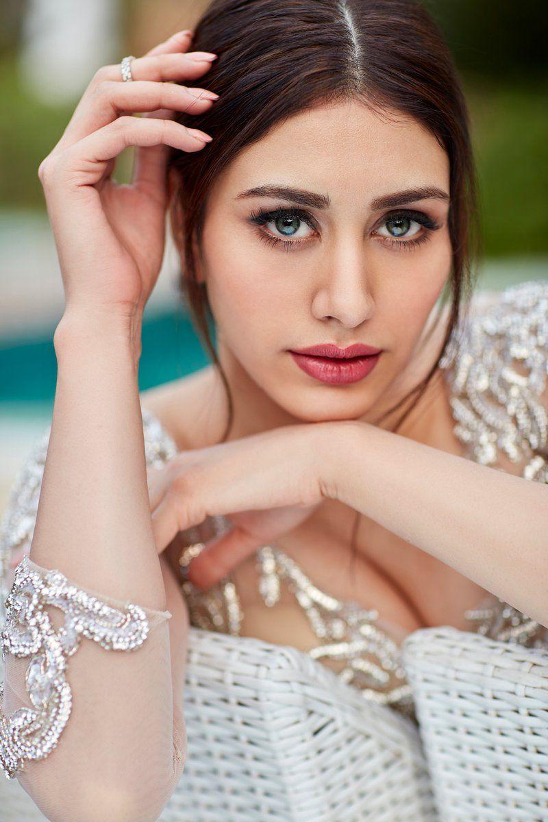 800x1200 Warina Hussain Movies, News, Songs, Image, Interviews