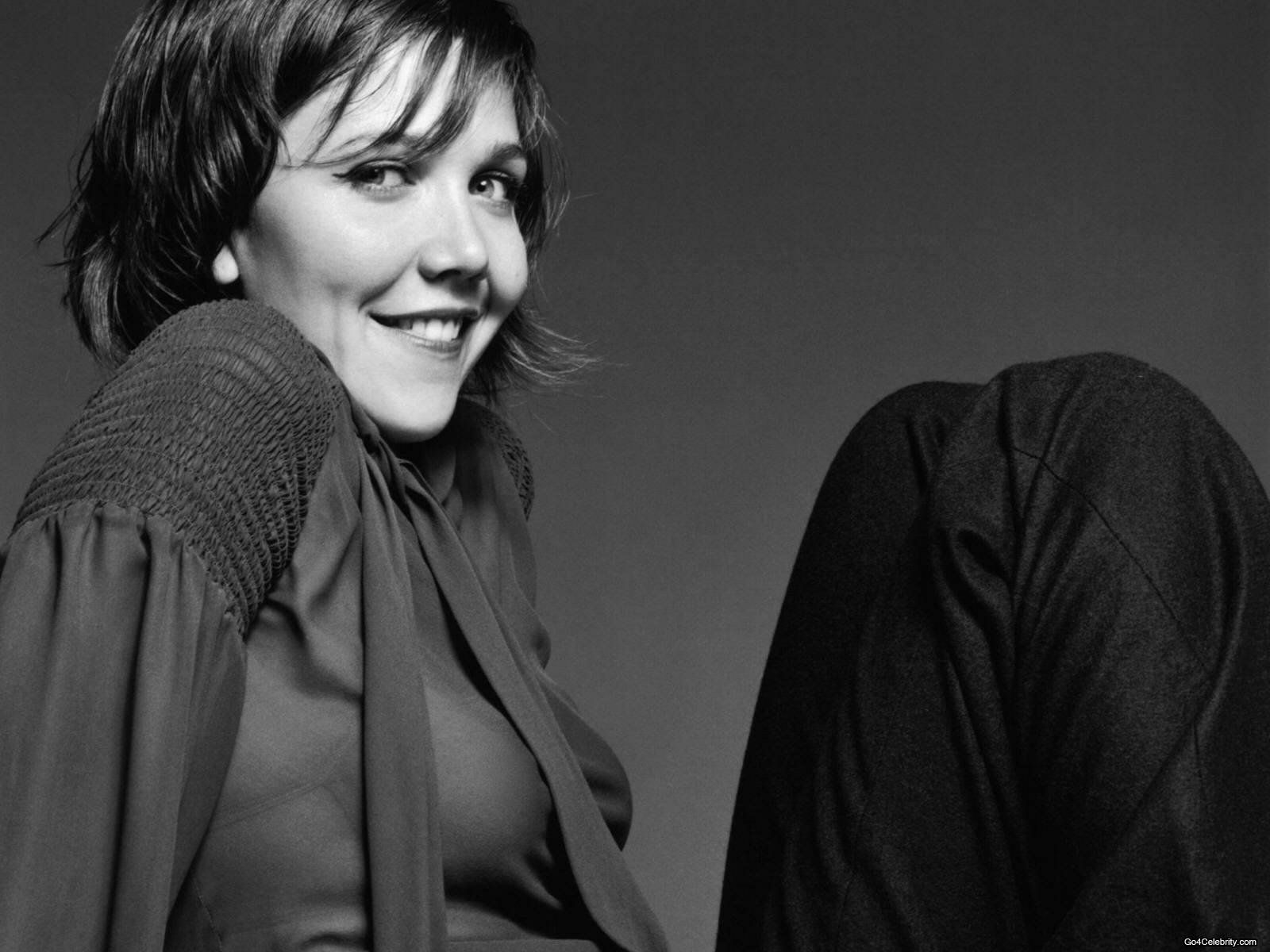 1600x1200 Download Celebrity Maggie Gyllenhaal Wallpaper