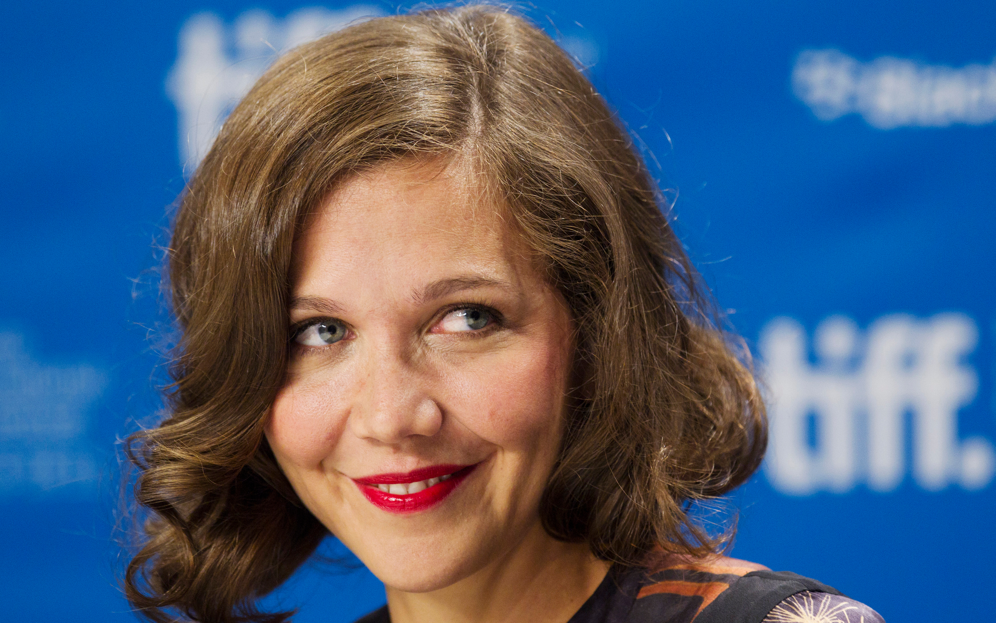 3200x2000 Maggie Gyllenhaal Smile Pic Wallpaper, HD Celebrities 4K Wallpaper, Image and Background