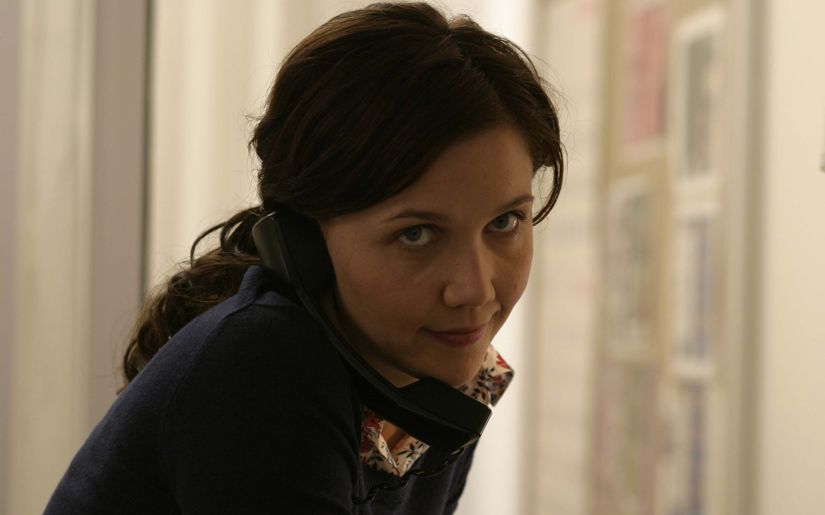 2880x1800 Maggie Gyllenhaal On Call Image Wallpaper, HD Celebrities 4K Wallpaper, Image and Background