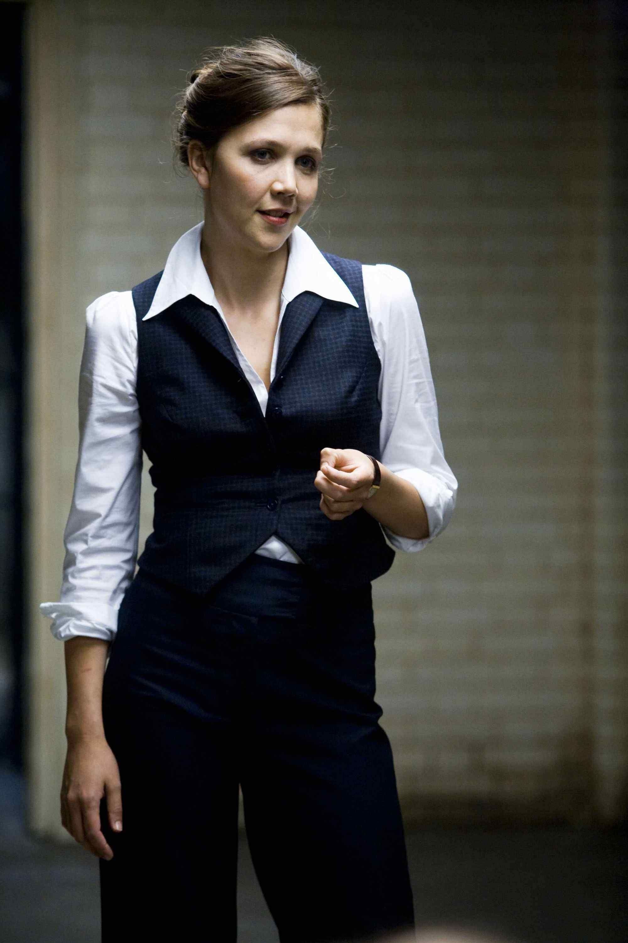 2000x2999 Maggie Gyllenhaal Wallpaper