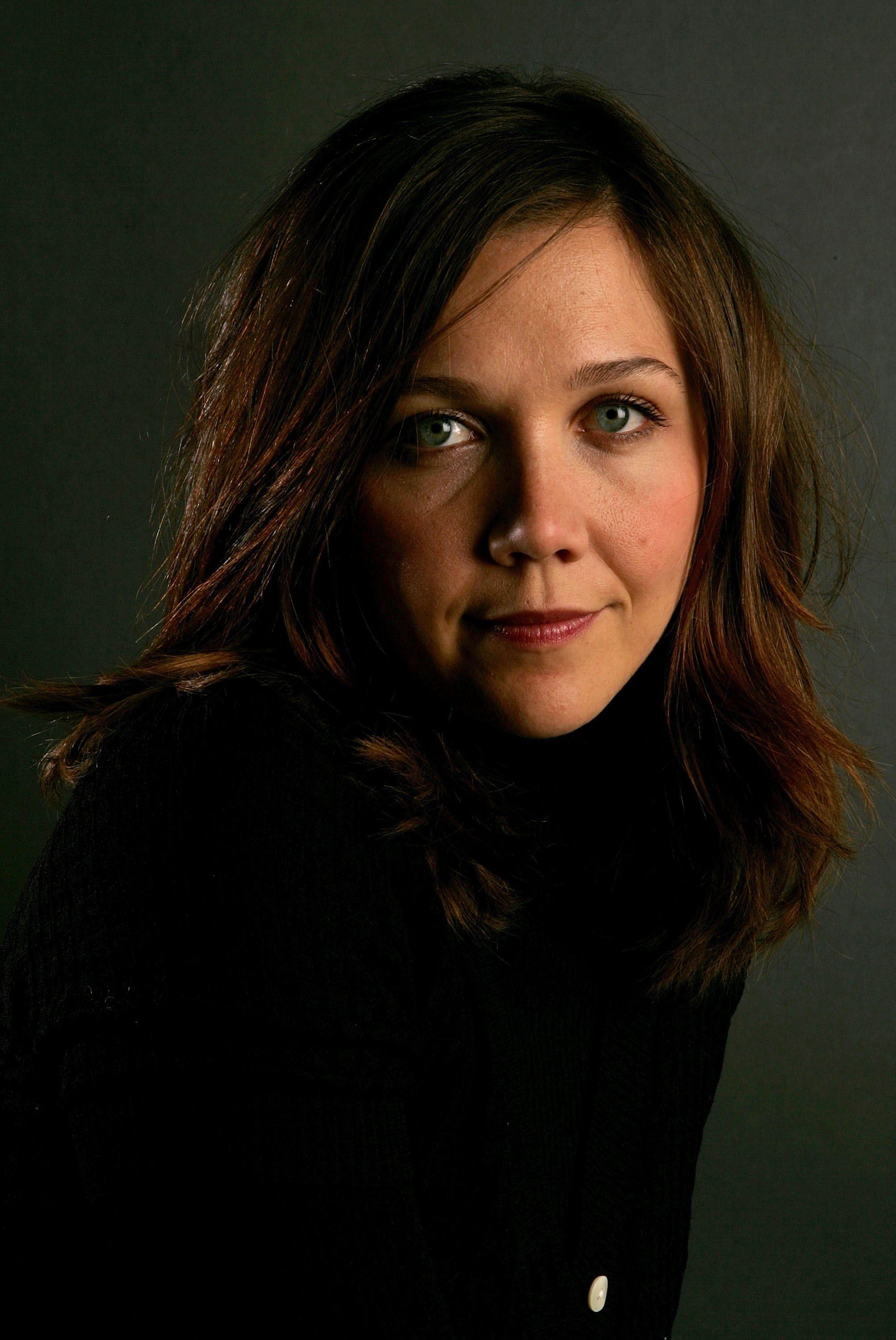 2006x3000 Maggie Gyllenhaal Wallpaper