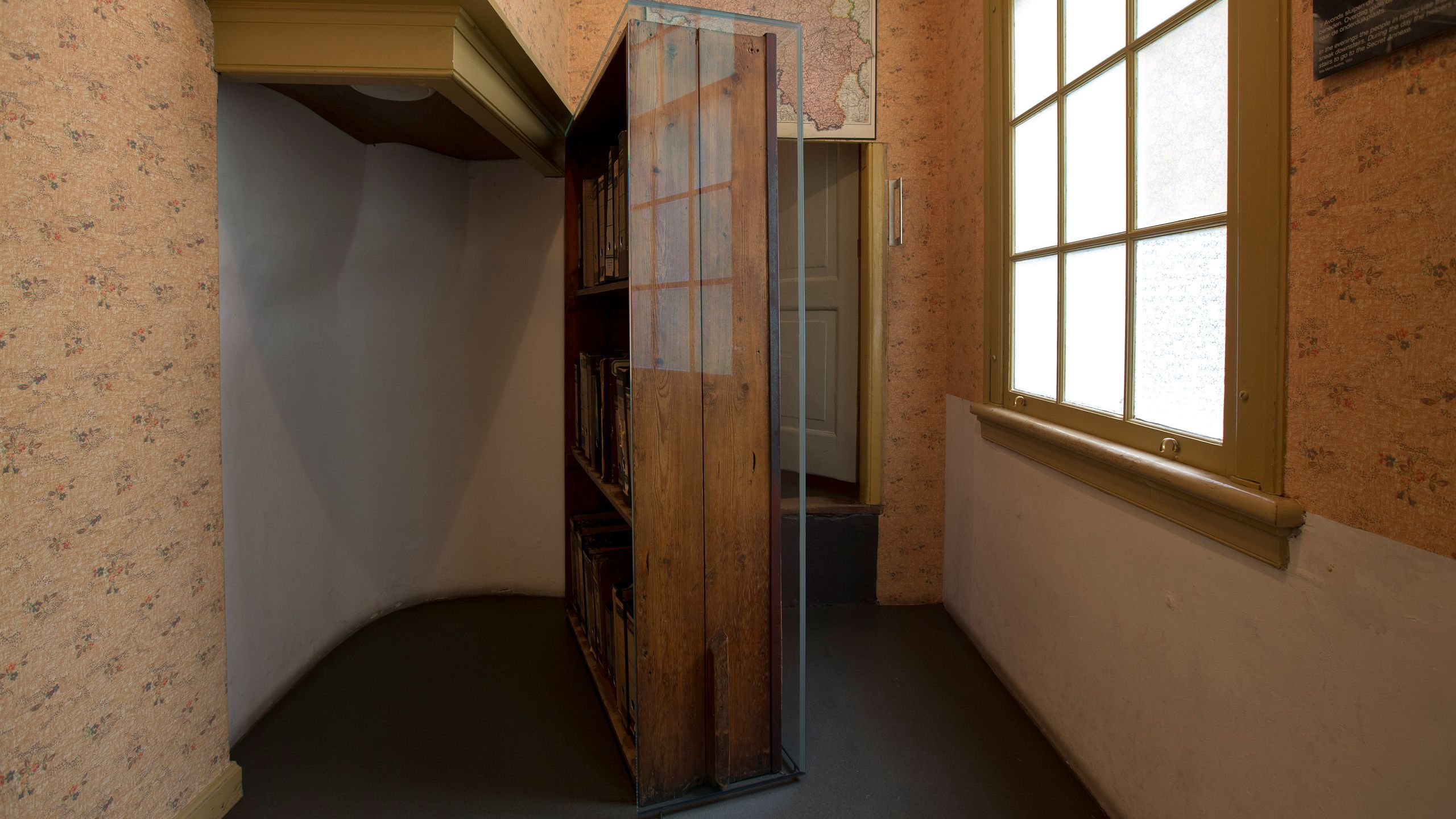 2560x1440 Anne Frank House
