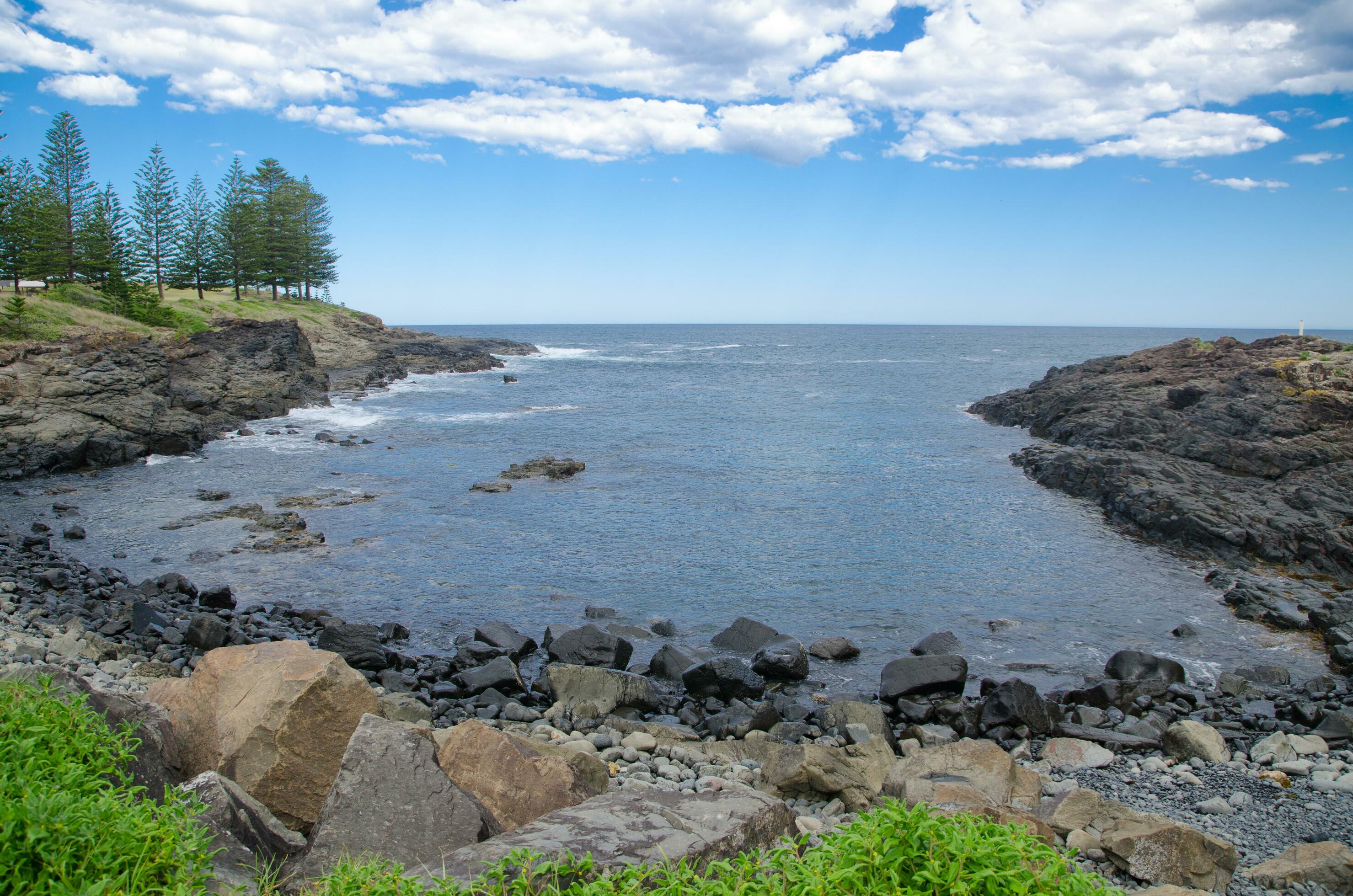 2959x1960 Natural coastal rock surface with cloudy sky and blue ocean water in Kiama, One of the main tourist attractions in New South Wales, Australia