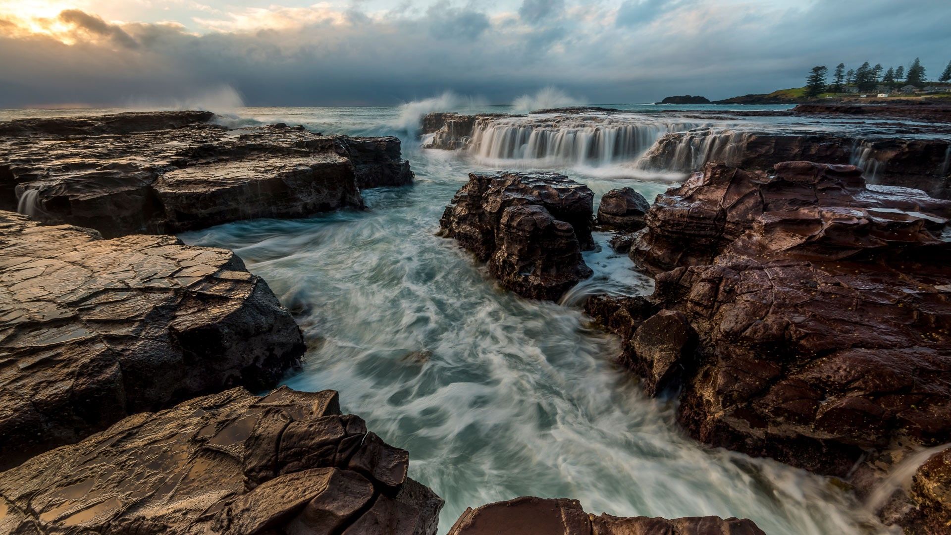 1920x1080 Minimalist seascape, Kiama Surf coastal sunrise, Australia. Windows Spotlight Image