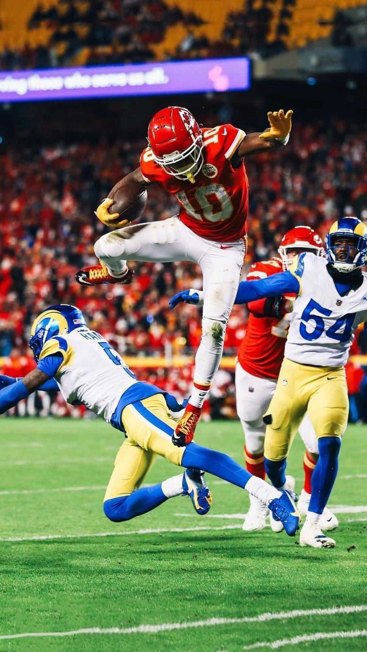 736x1308 Isiah Pacheco Wallpaper