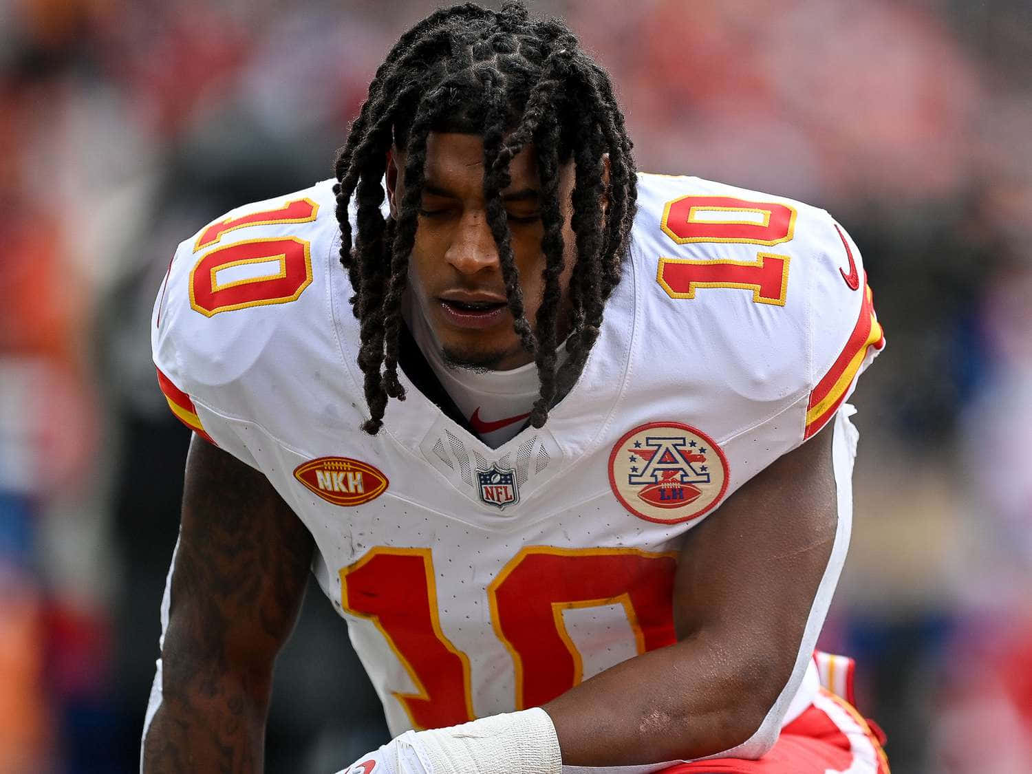 1500x1125 Download Focused Football Player Isiah Pacheco Wallpaper