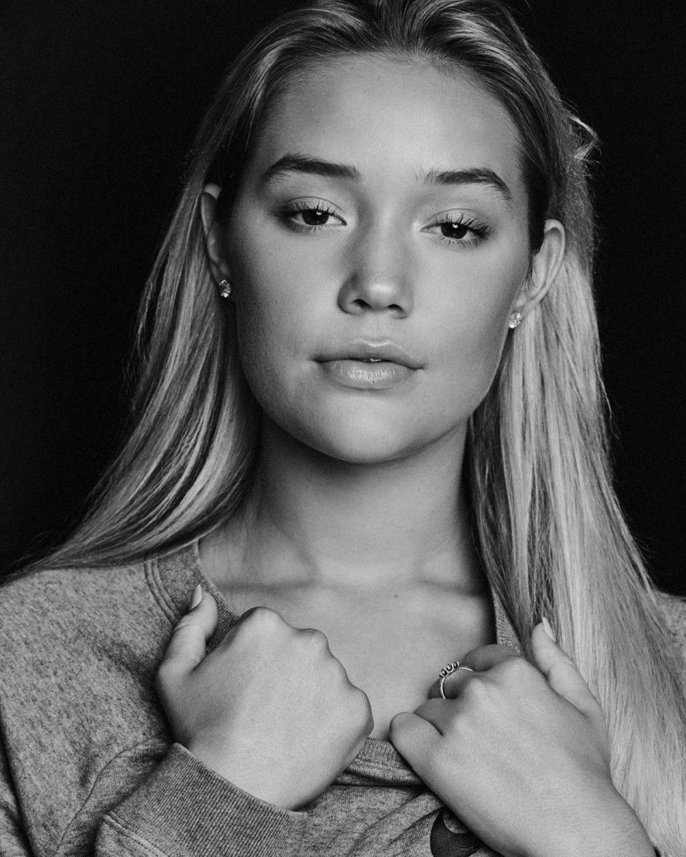 961x1200 Olivia Ponton Wallpaper