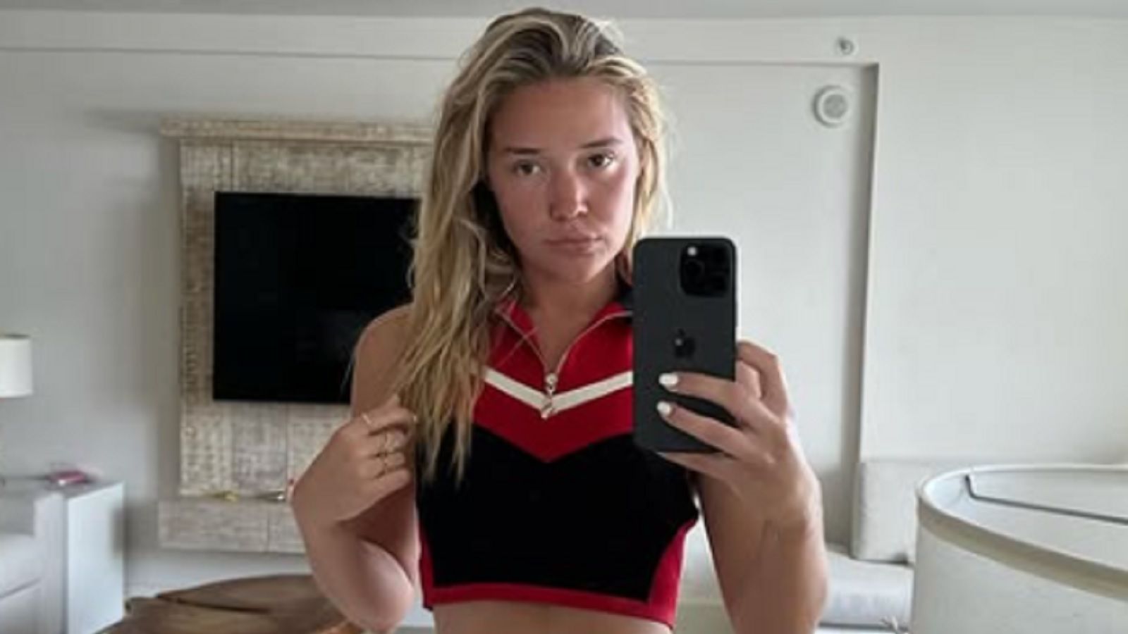 1600x900 SI model Olivia Ponton living with Joe Burrow?