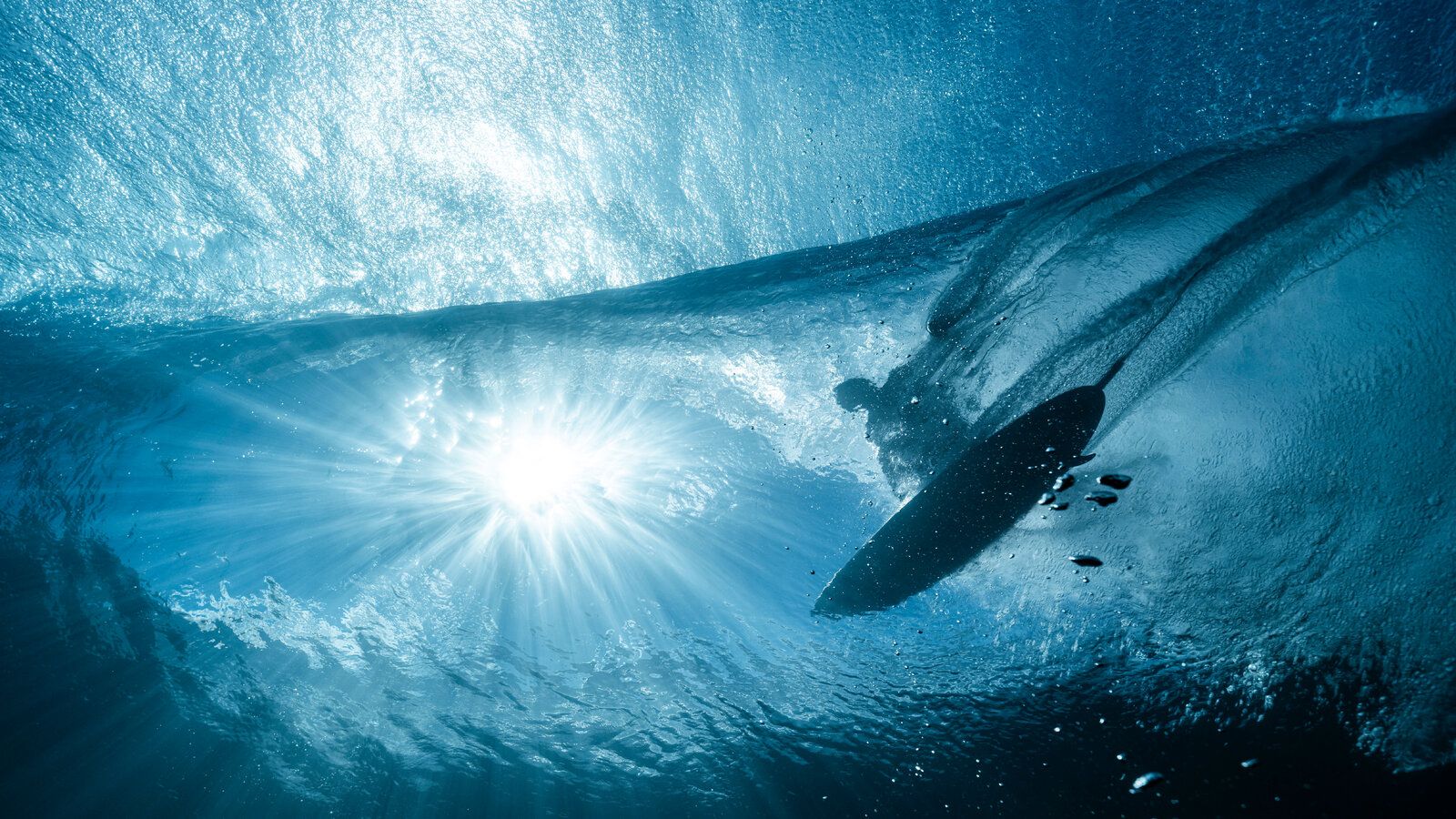 1600x900 How a Photographer Takes Image of Surfing in Teahupo'o, Tahiti