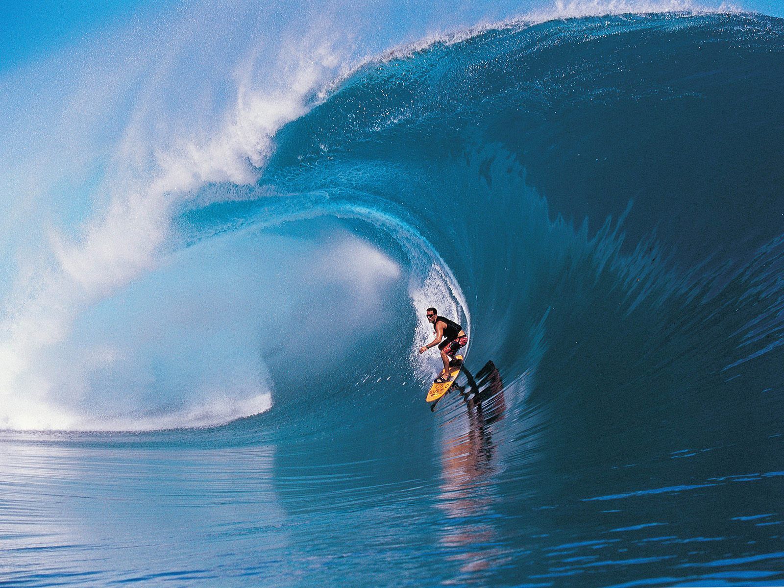 1600x1200 Surfing Wallpaper