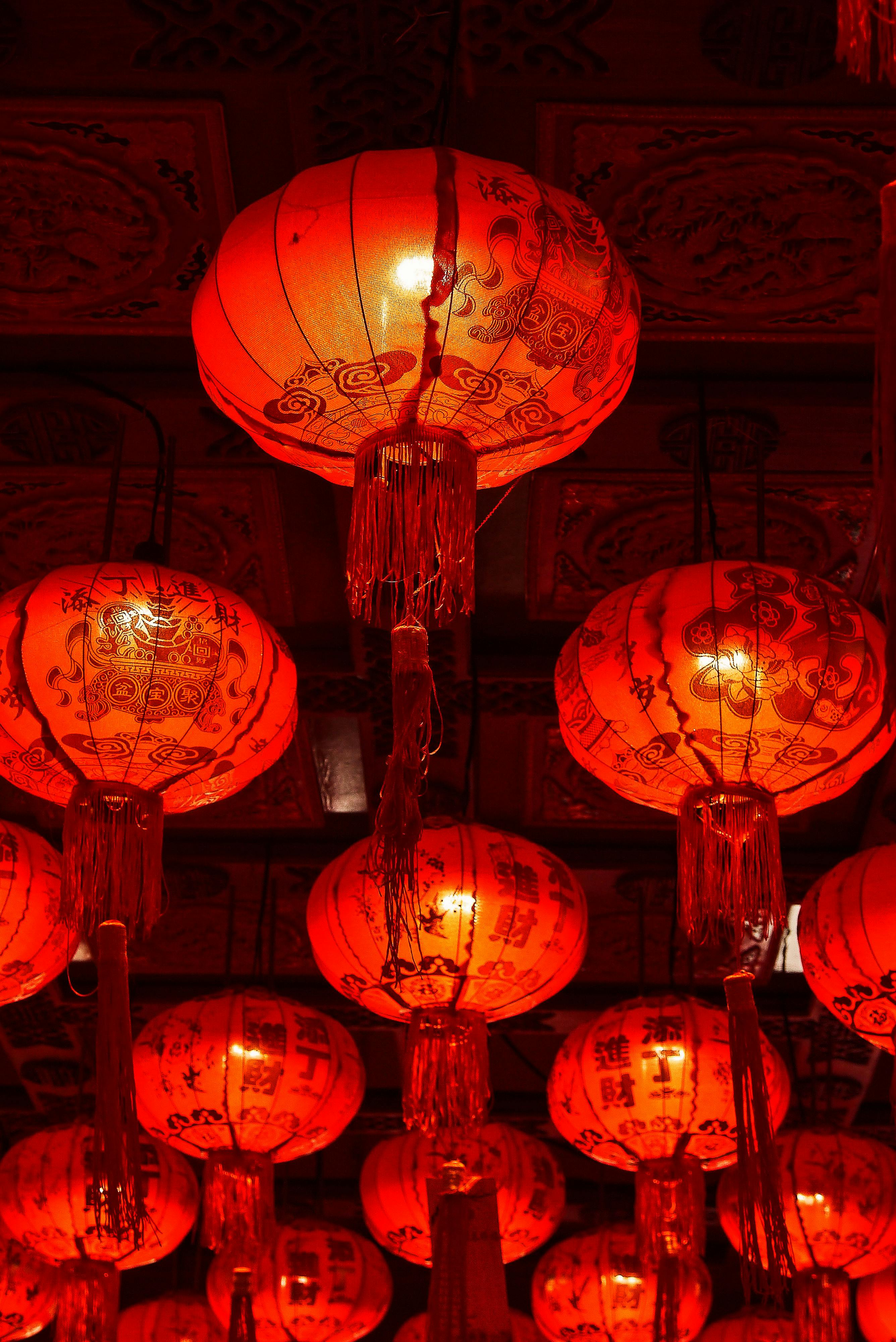 2672x4000 Traditional Red Chinese Lanterns · Free